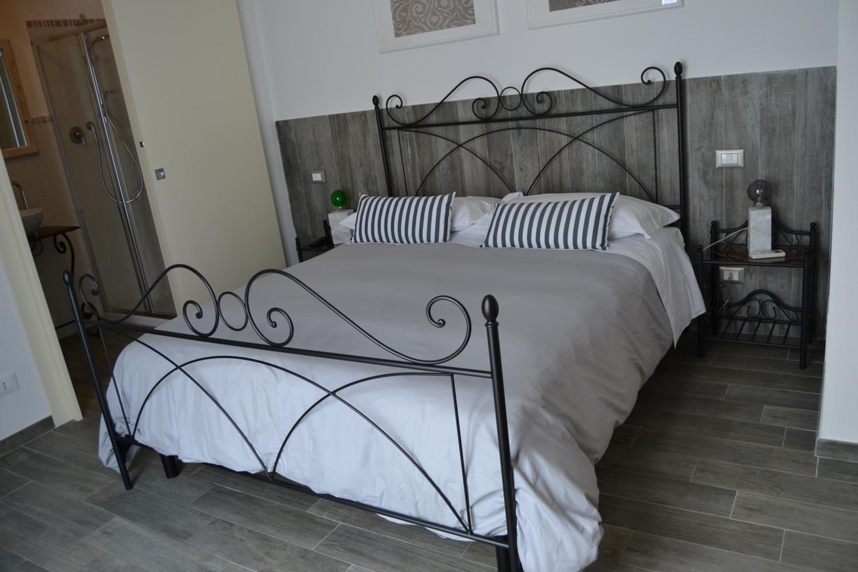 Double Room - Photo 30