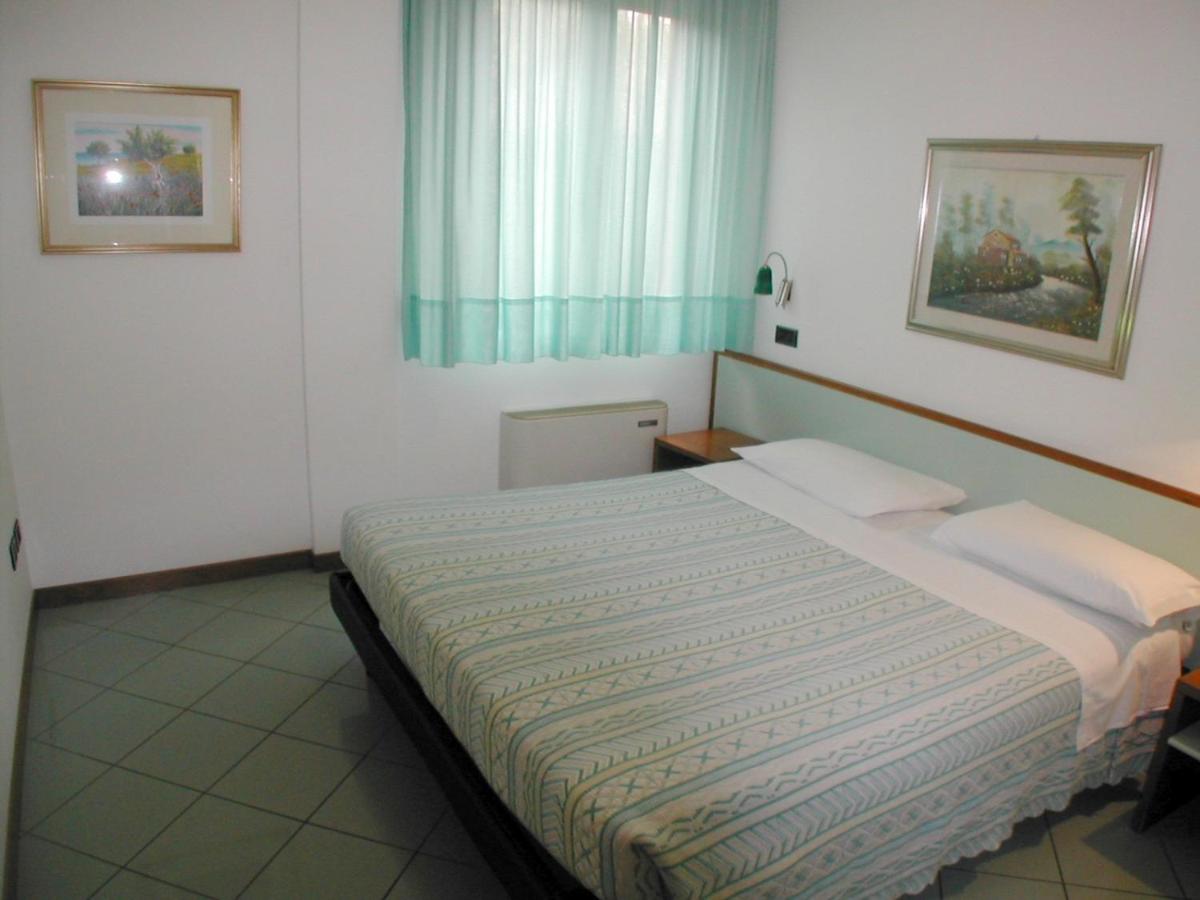 Two-Bedroom Apartment - Split Level photo 3