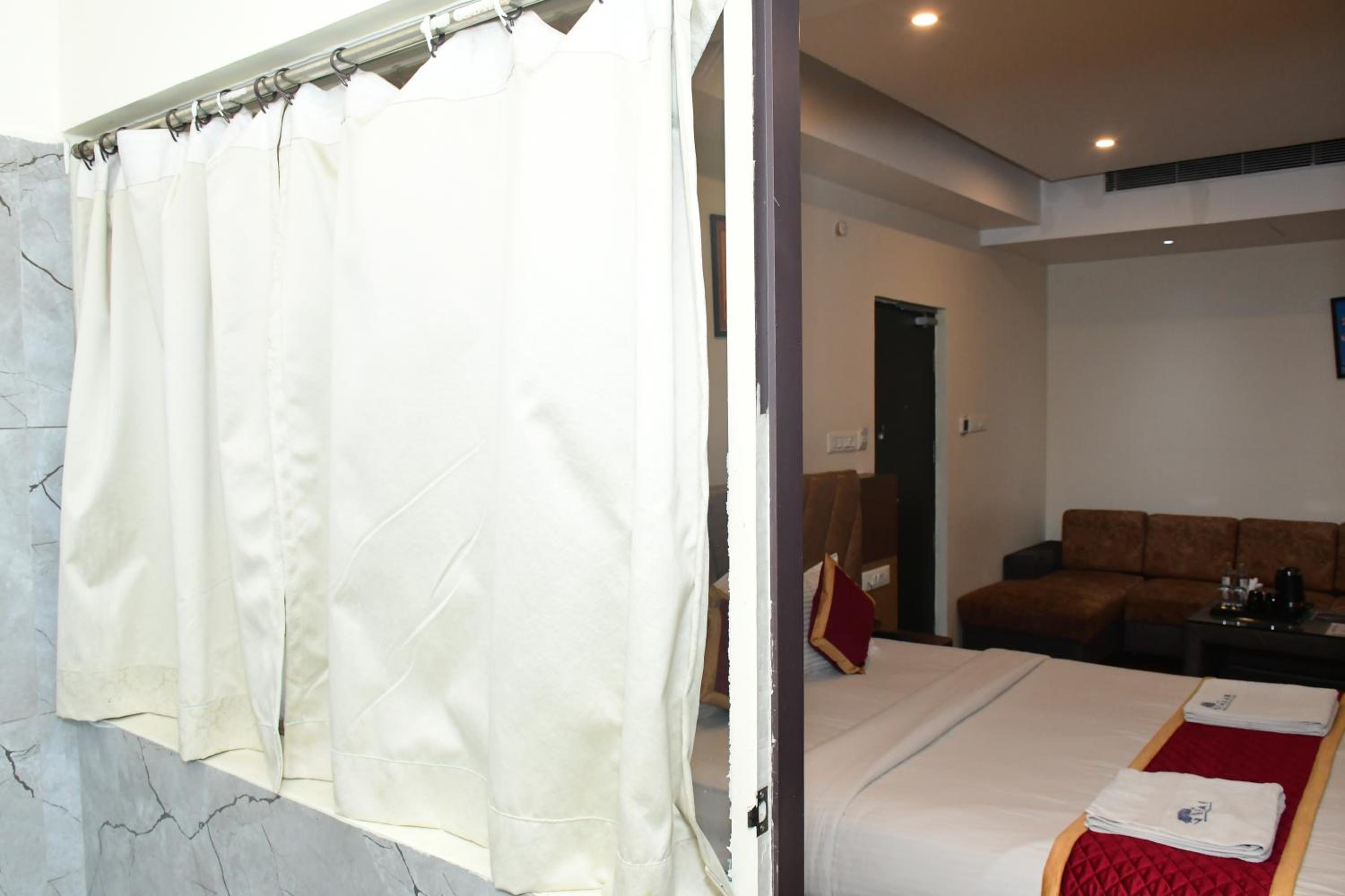 Suite - Photo 1