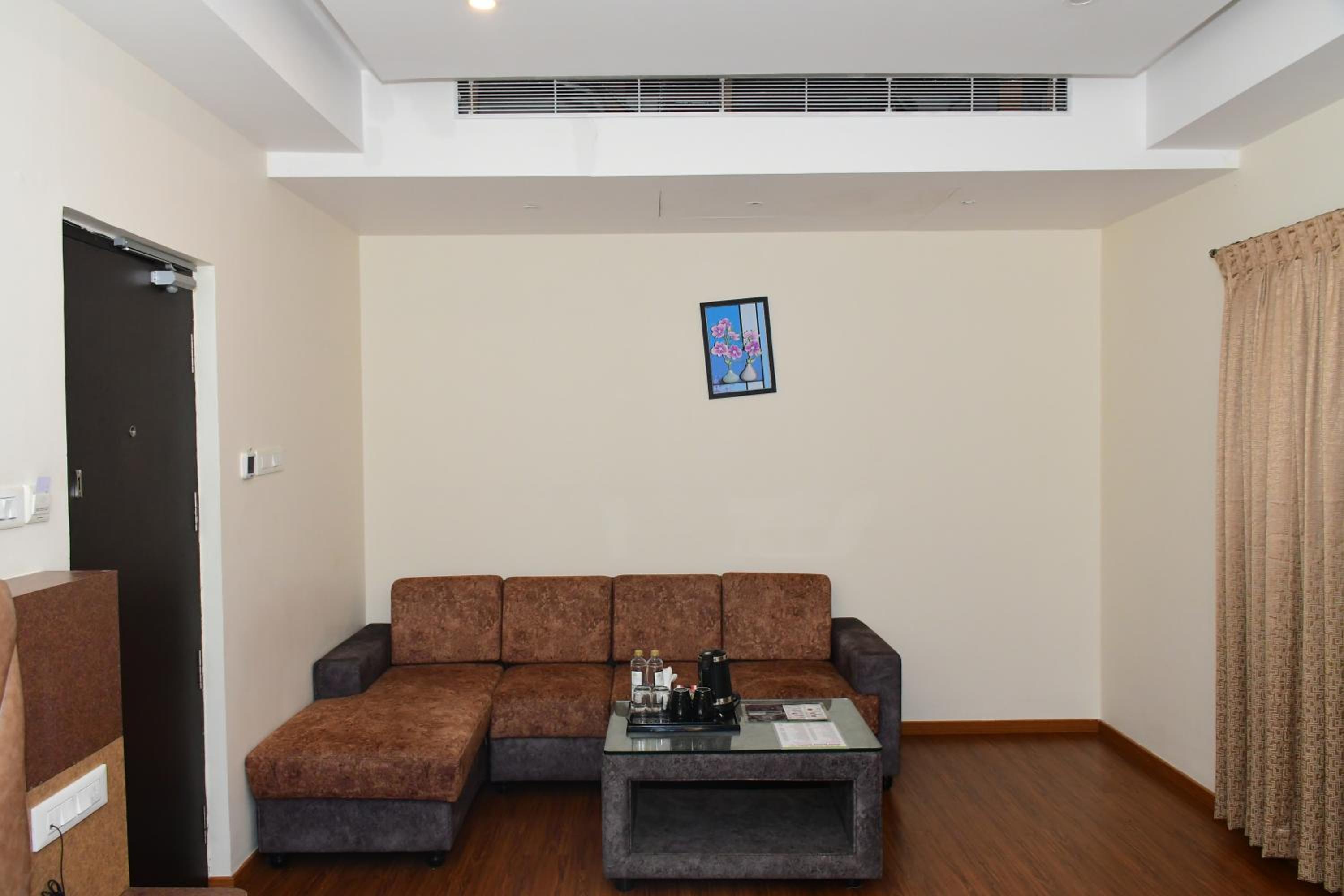 Suite - Photo 4