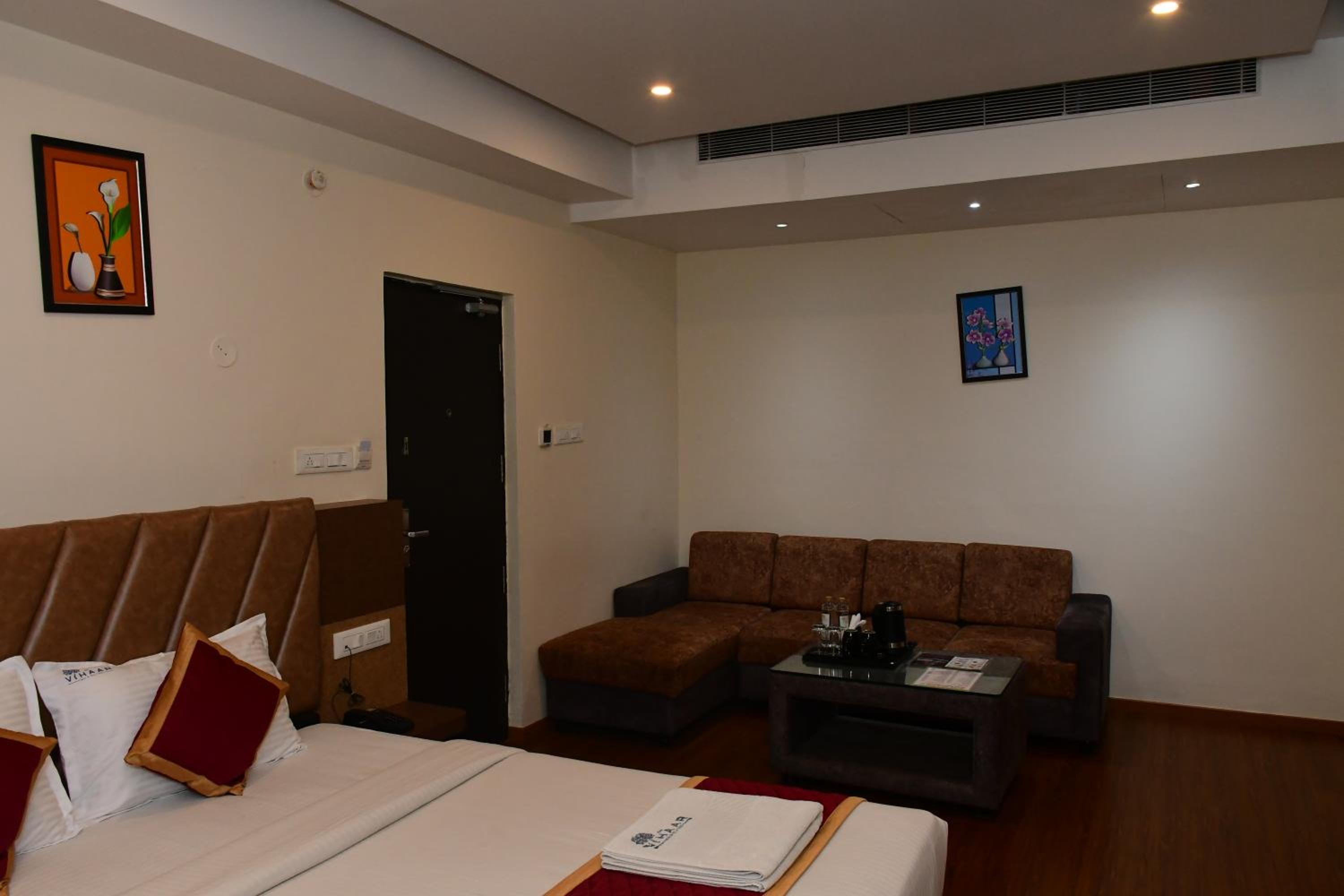 Suite - Photo 3