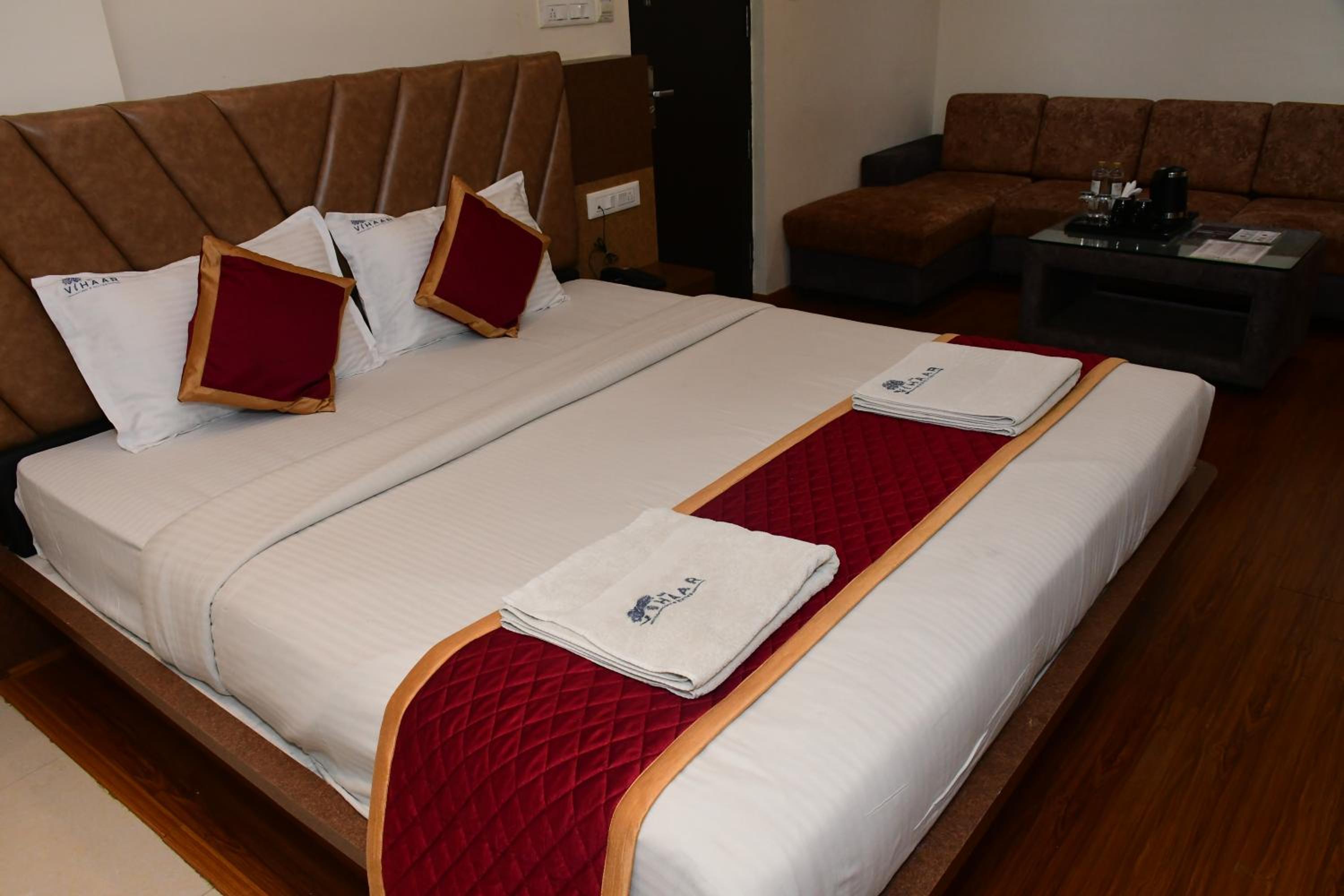 Suite - Photo 16