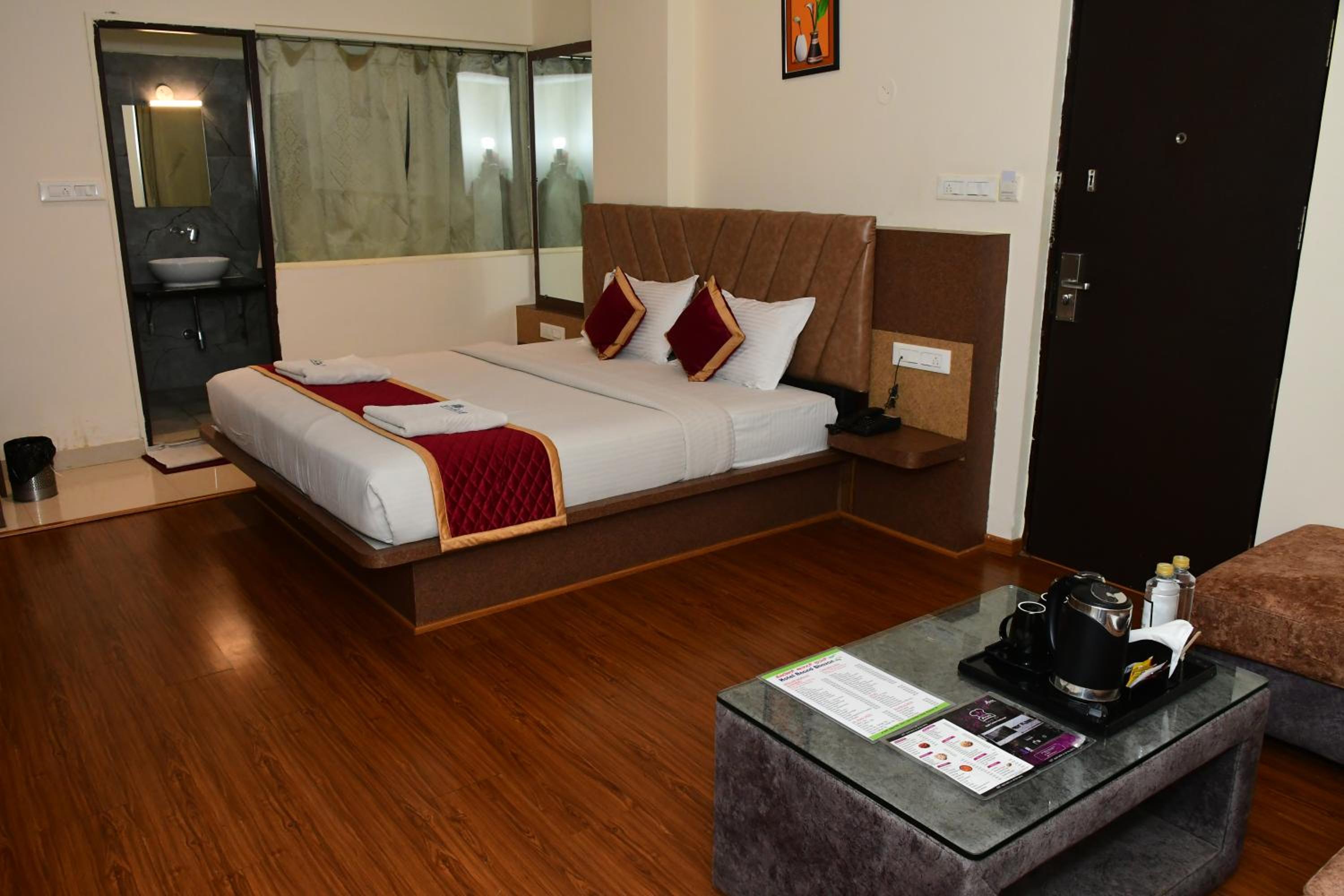 Suite - Photo 8
