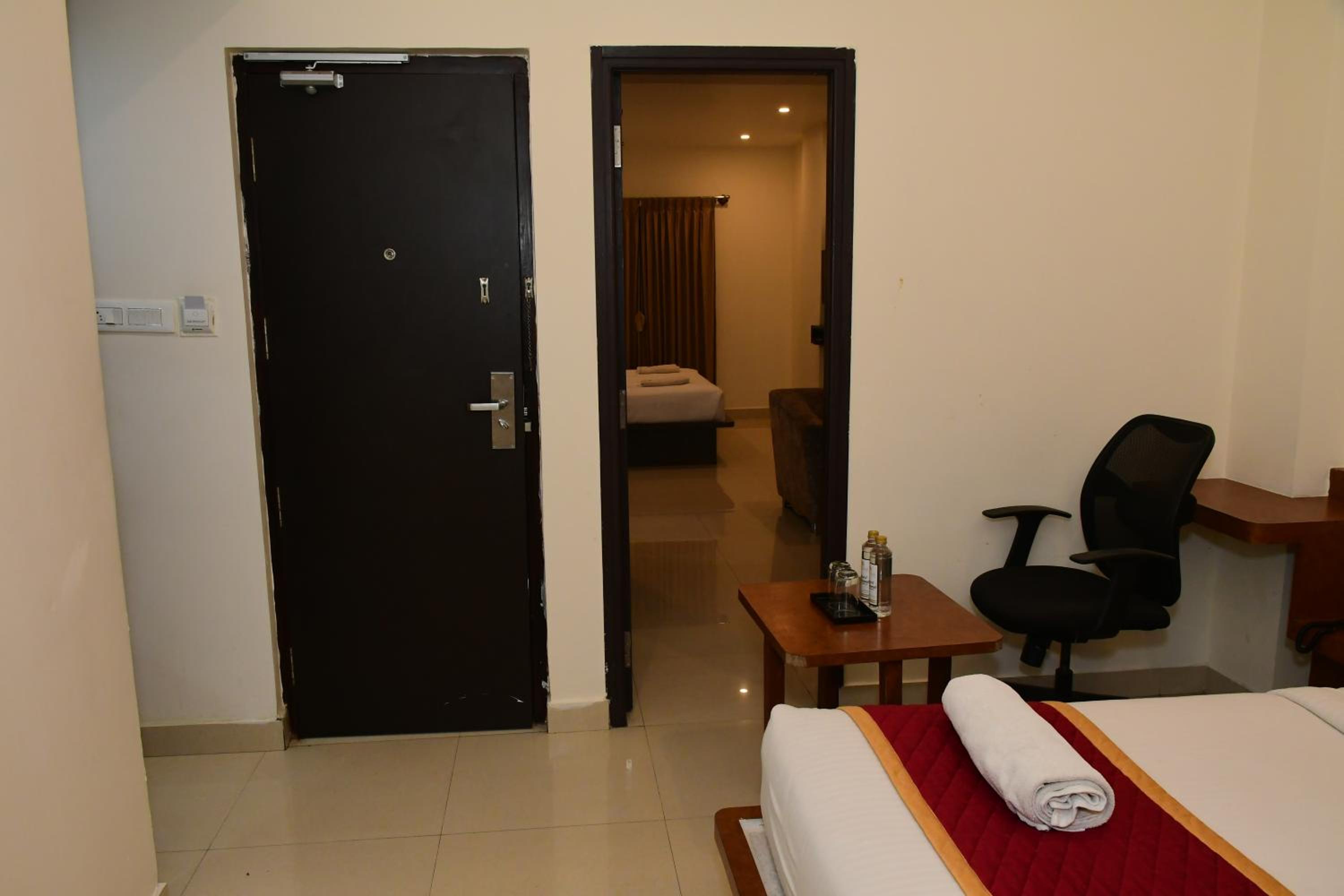 Quadruple Room - Photo 23