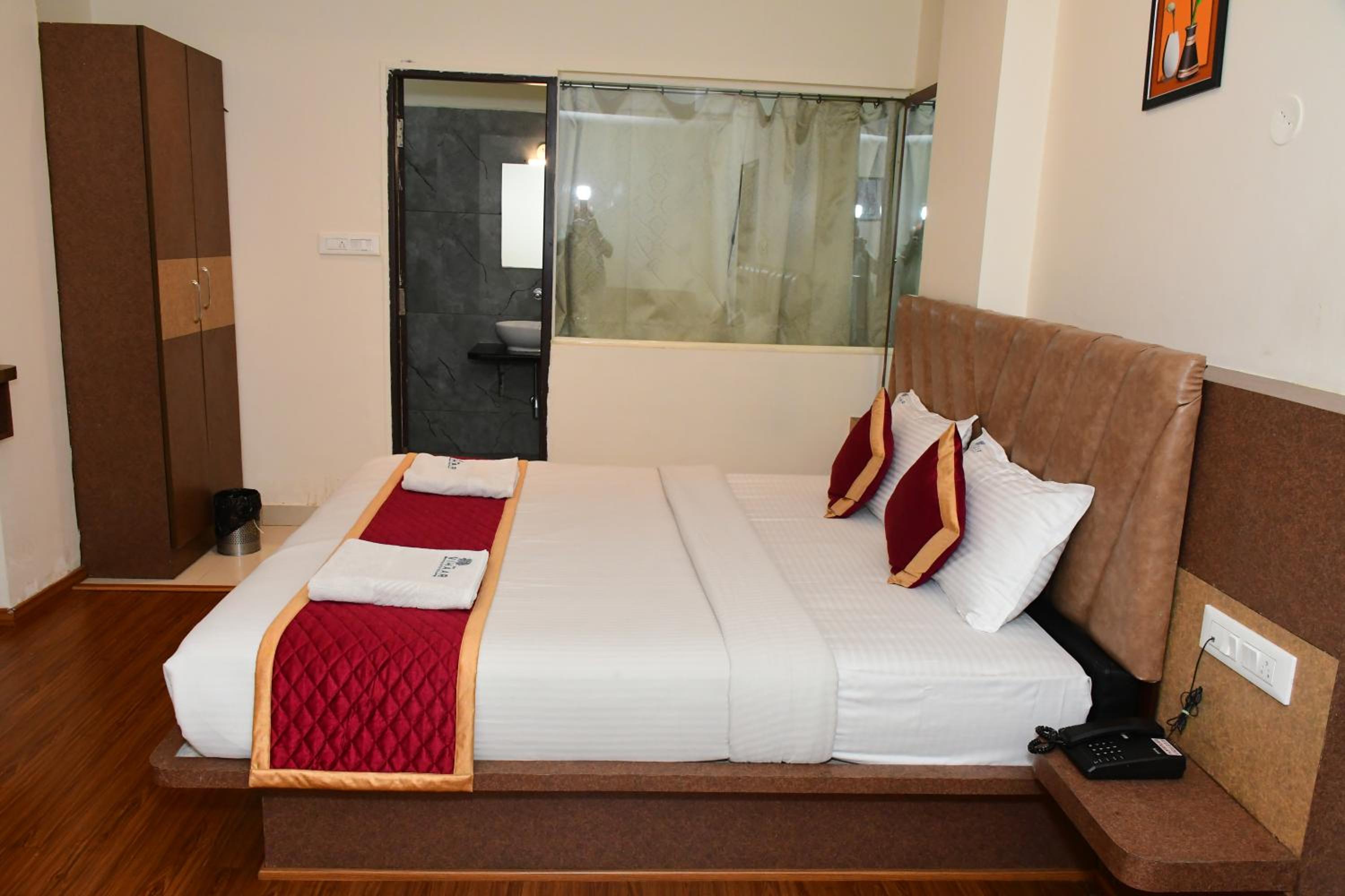Suite - Photo 15