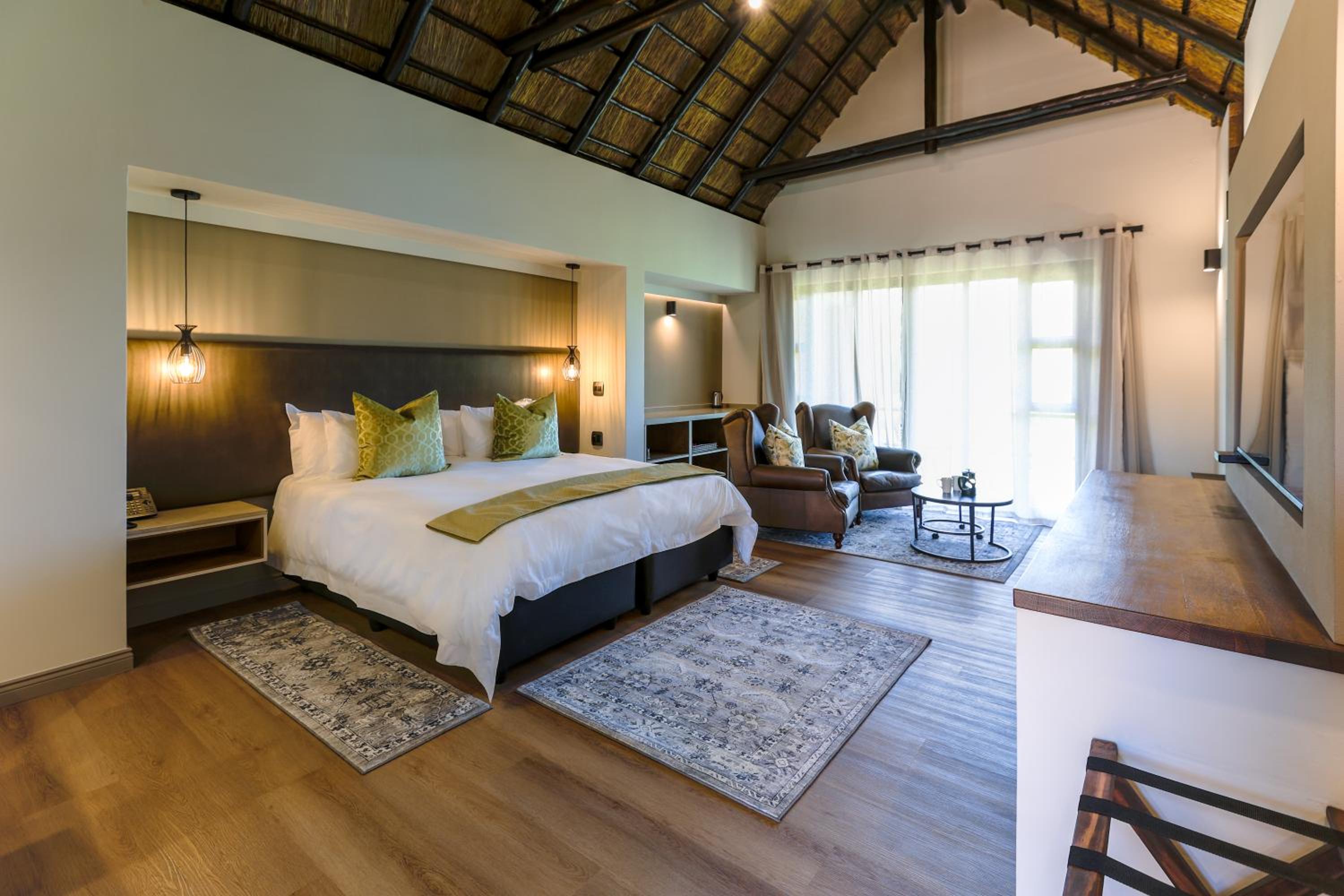 Deluxe King Room photo 1