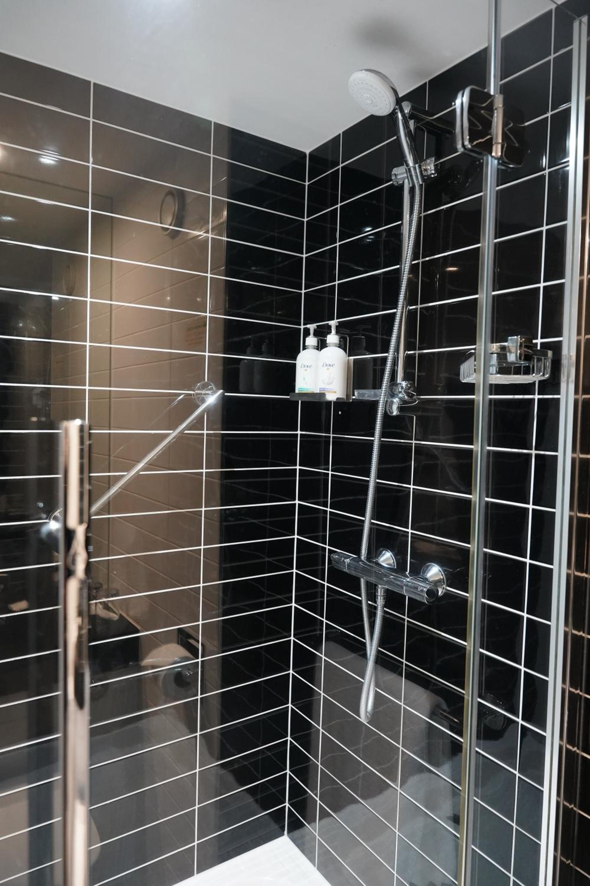 Standard Double Room with Free Hot Breakfast photo 2