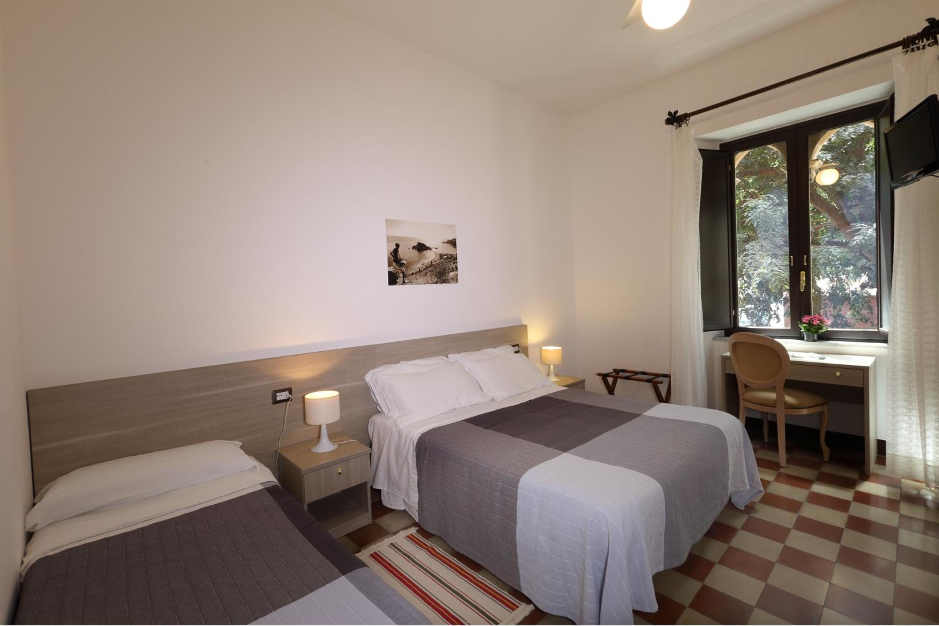 Economy Double or Twin Room photo 3