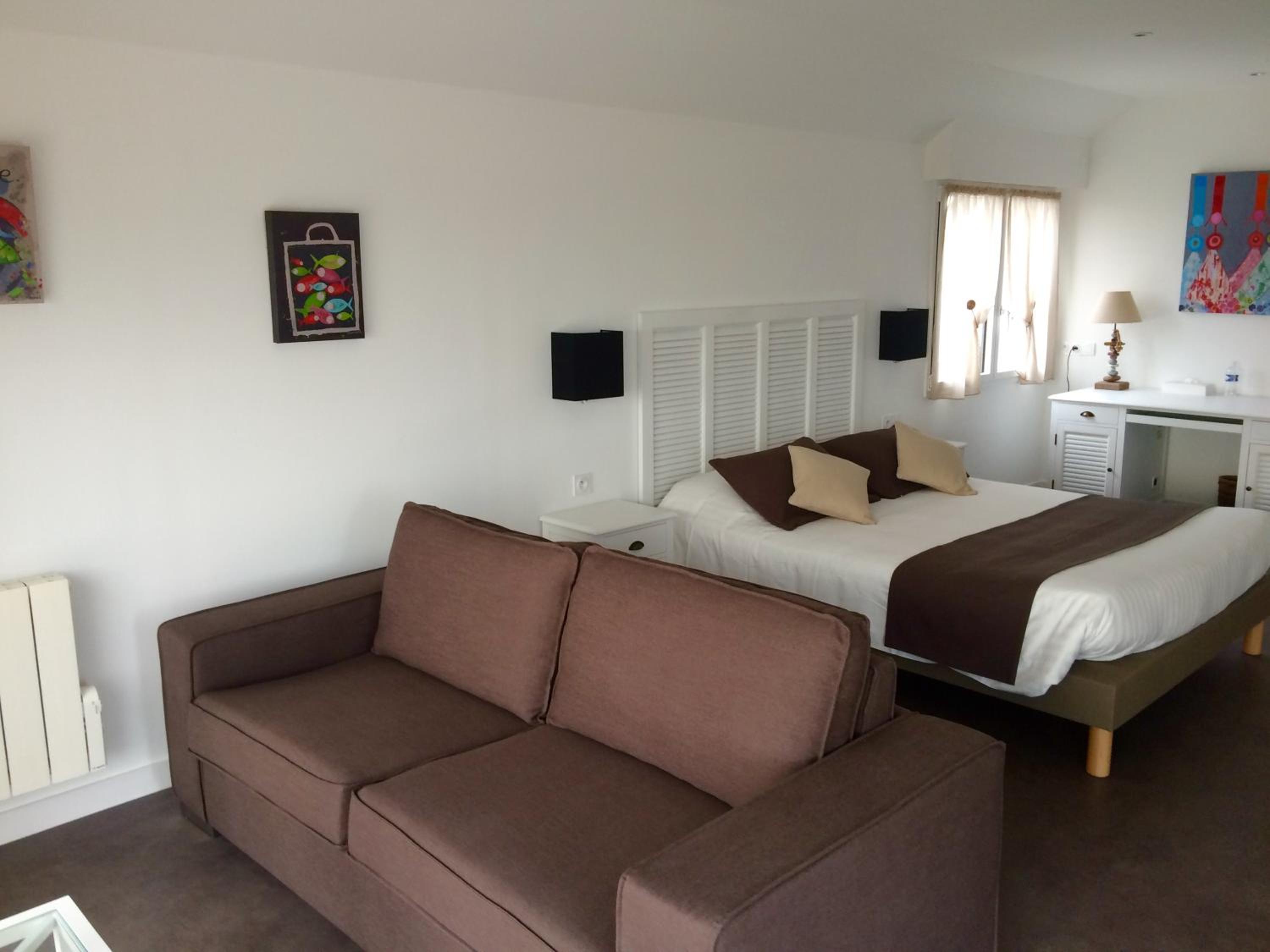 Superior Room with Sea View - Photo 4