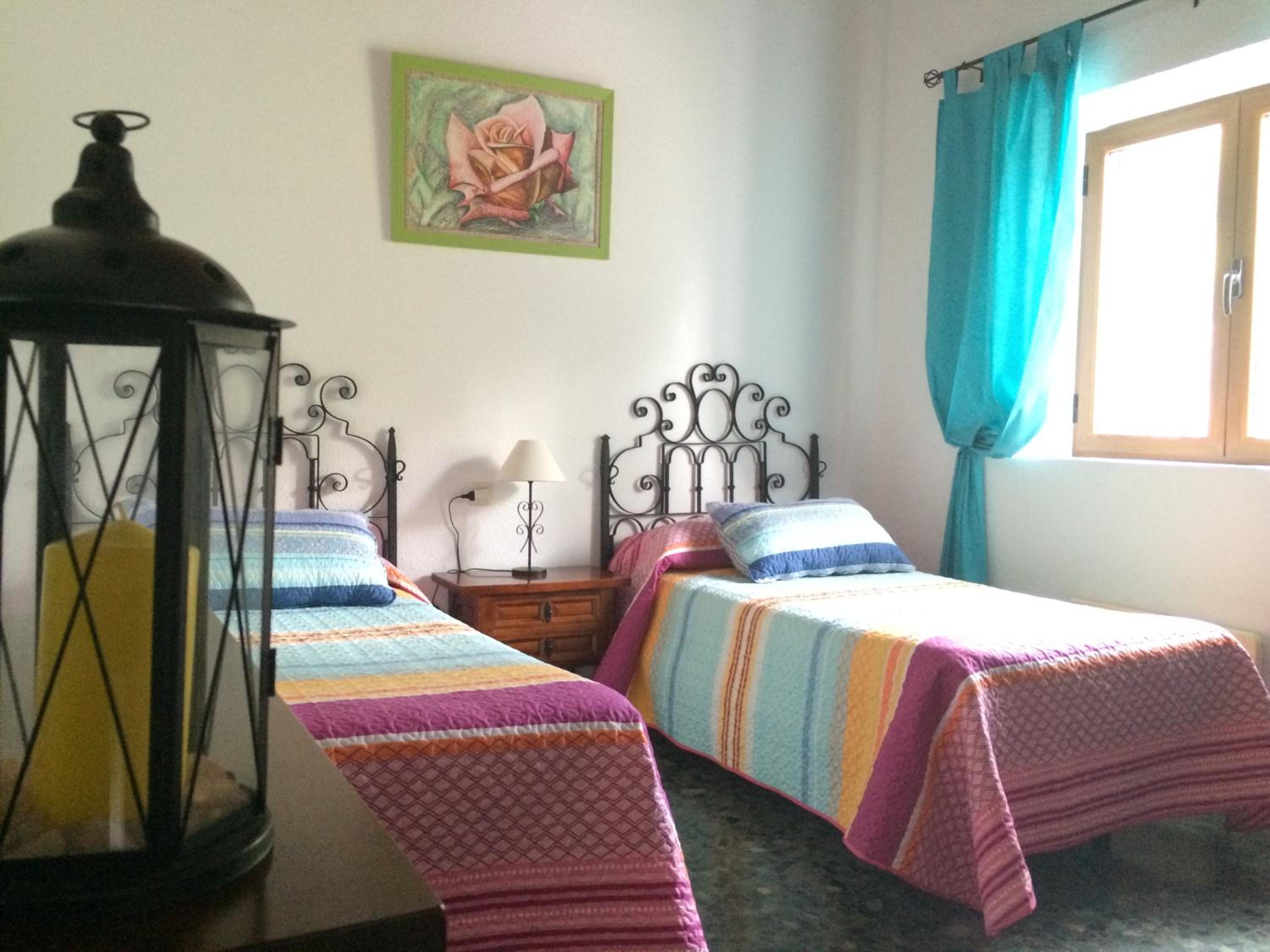 Twin Room with Private Bathroom - Photo 1