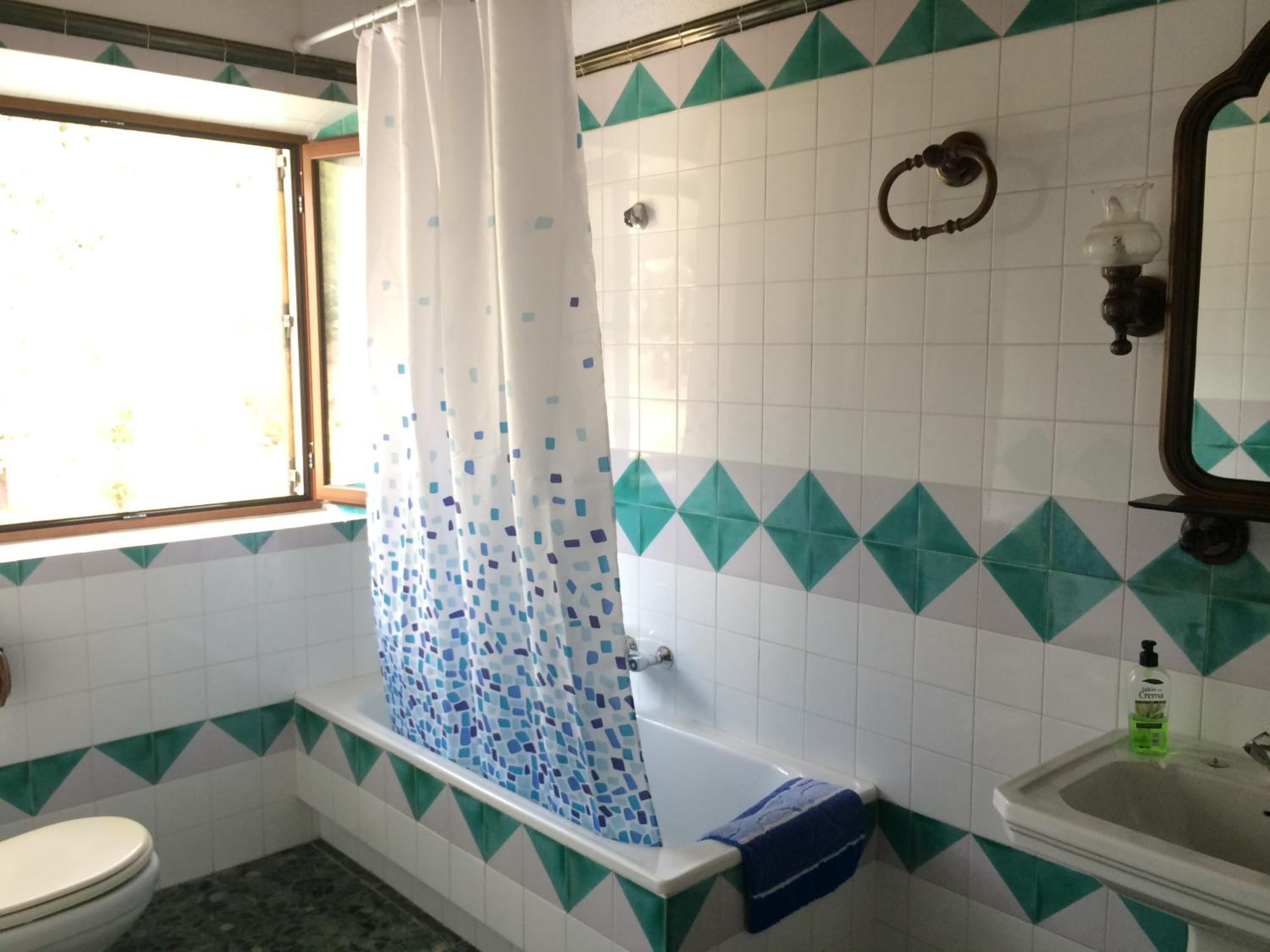 Twin Room with Private Bathroom - Photo 2