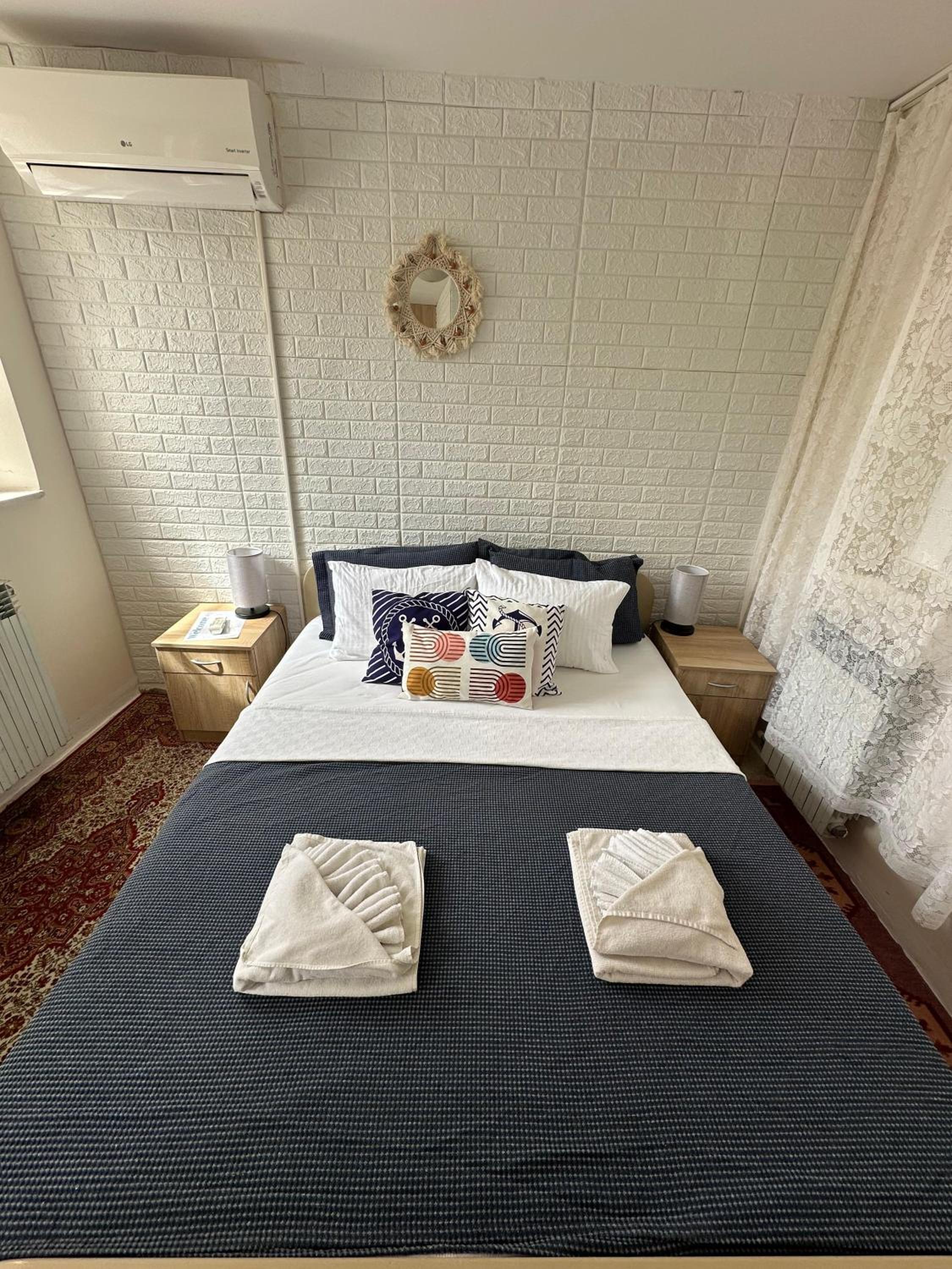 Deluxe Double Room - Photo 8