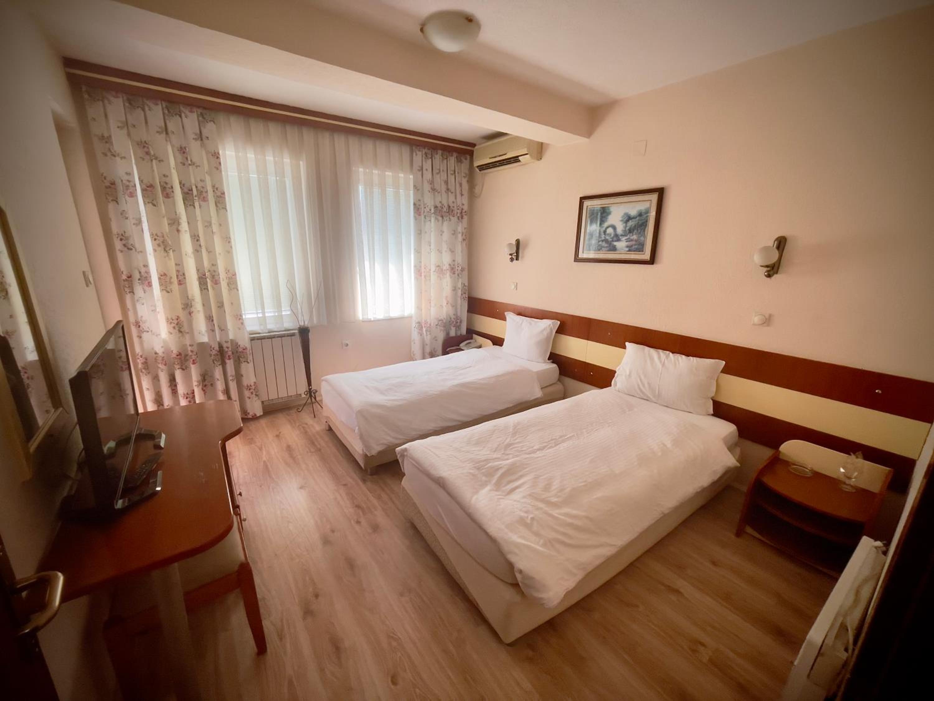 Quadruple Room - Photo 3