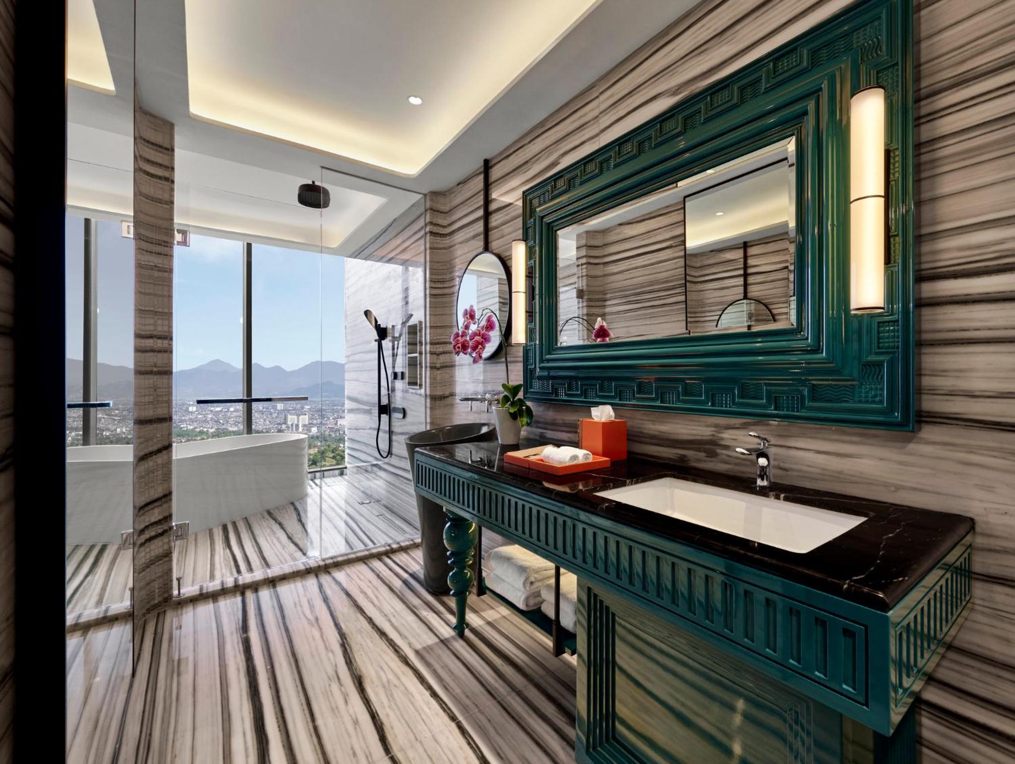 One-Bedroom Sky Suite - Photo 3