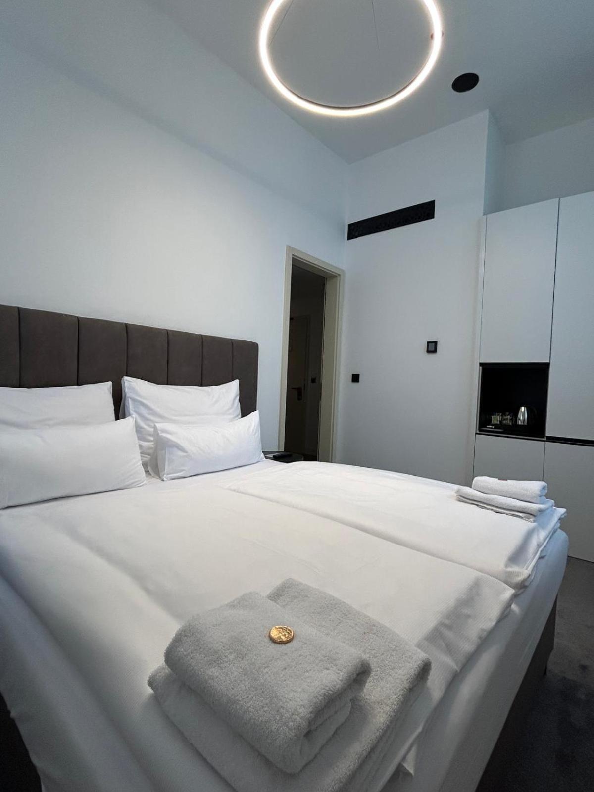 Standard Triple Room thumbnail 6