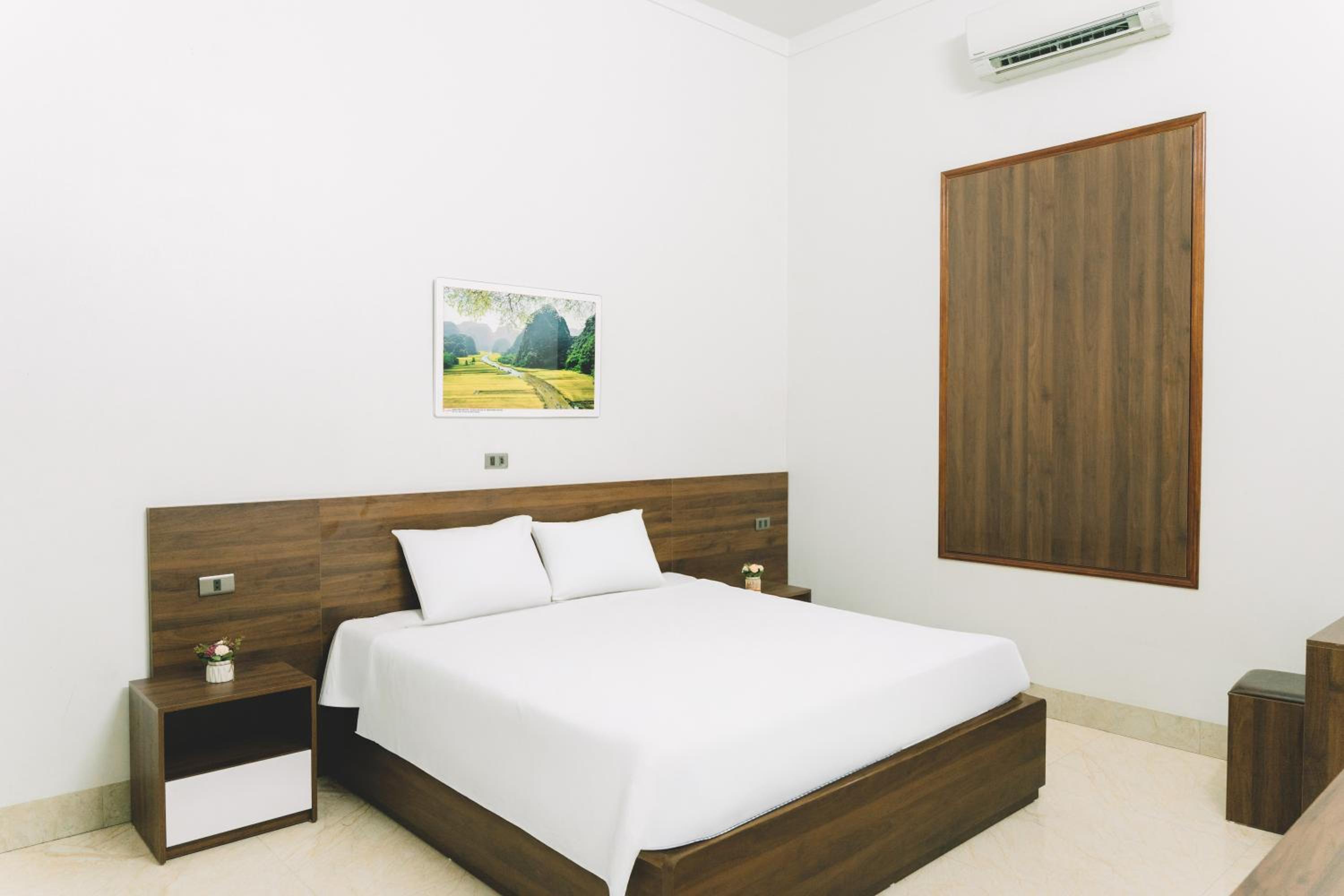 Economy Double Room (No Window, Low Floor)