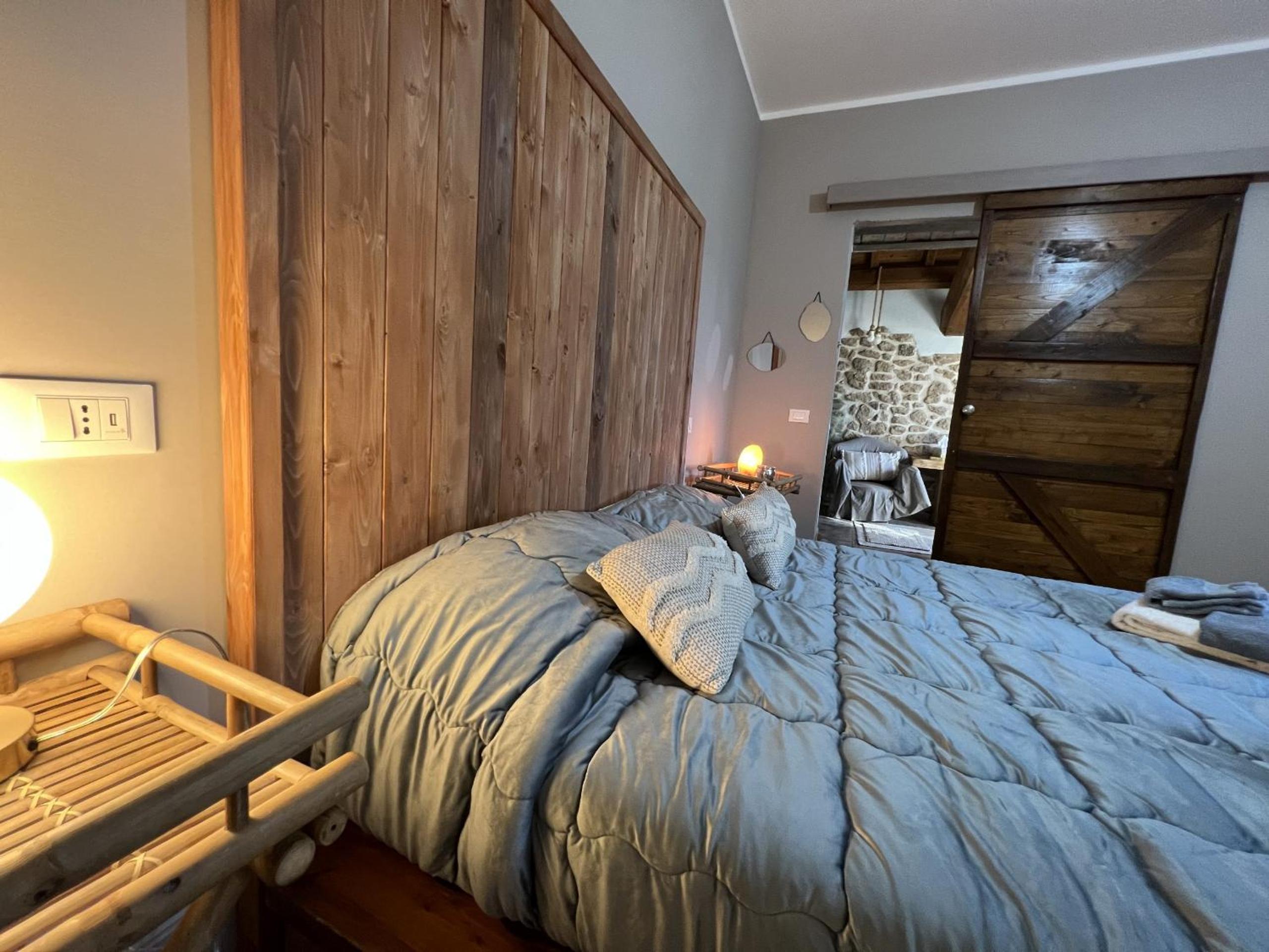 Deluxe Double Room with Bath photo 1