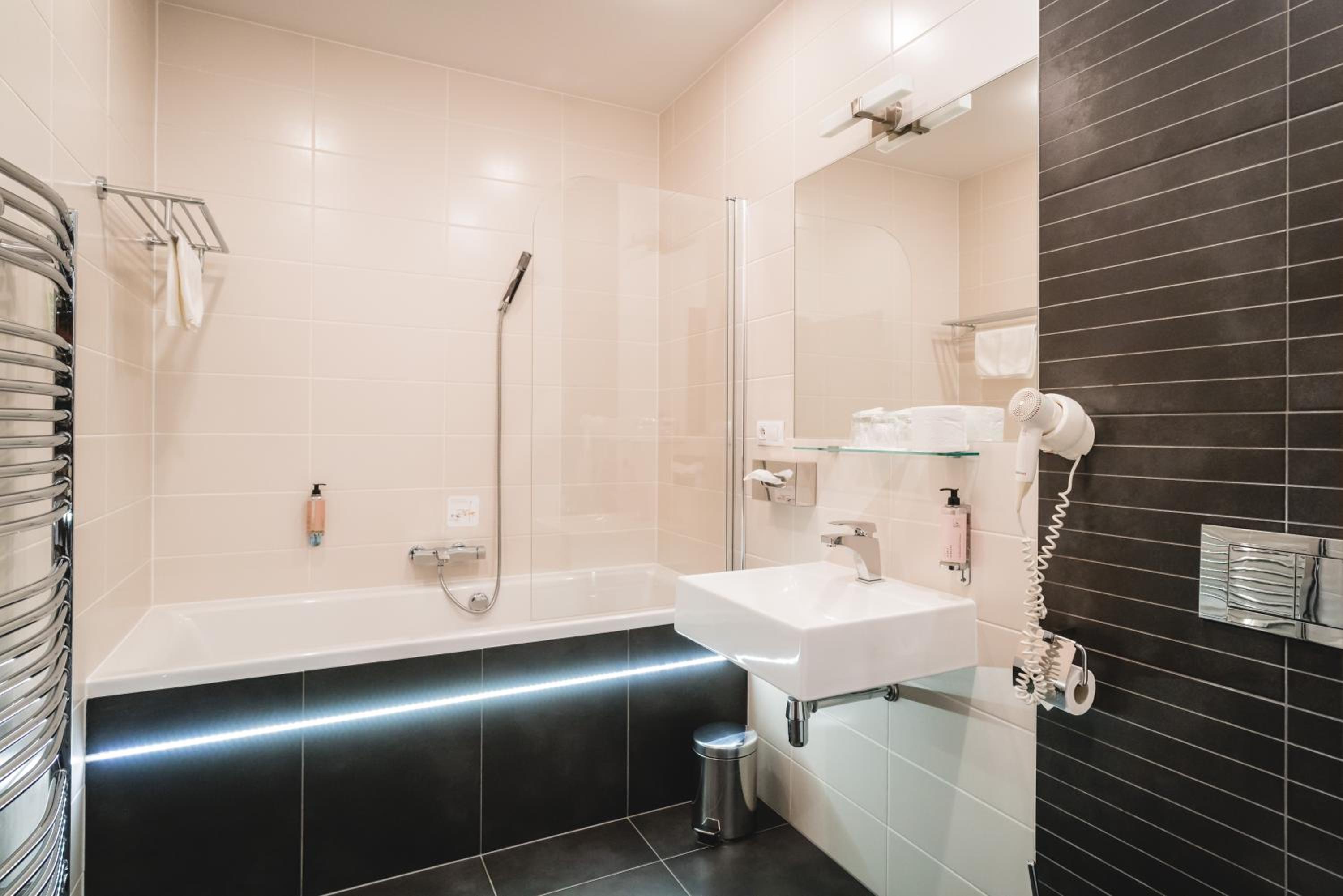 Superior Triple Room - Photo 3