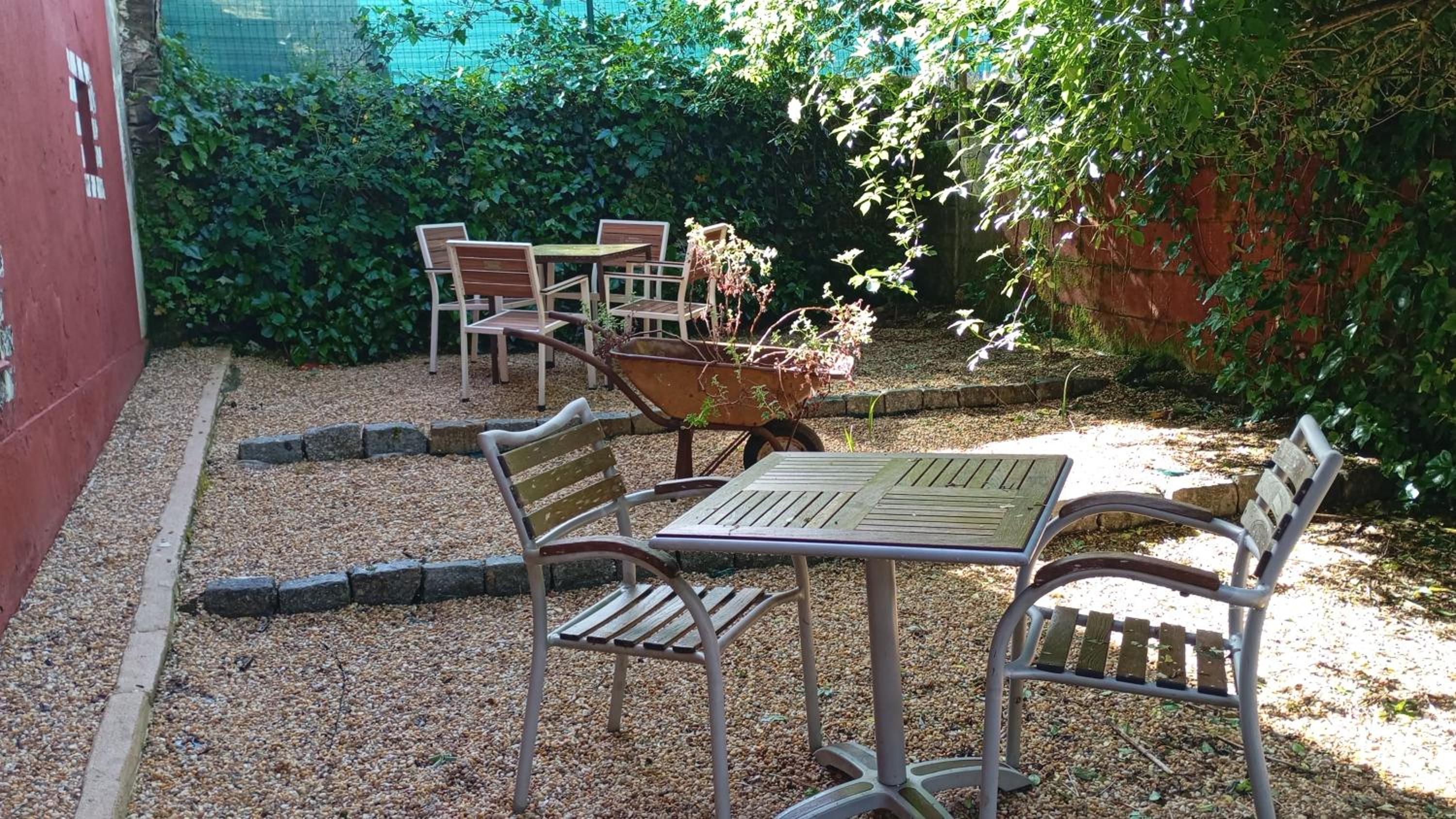 One-Bedroom Apartment with Garden