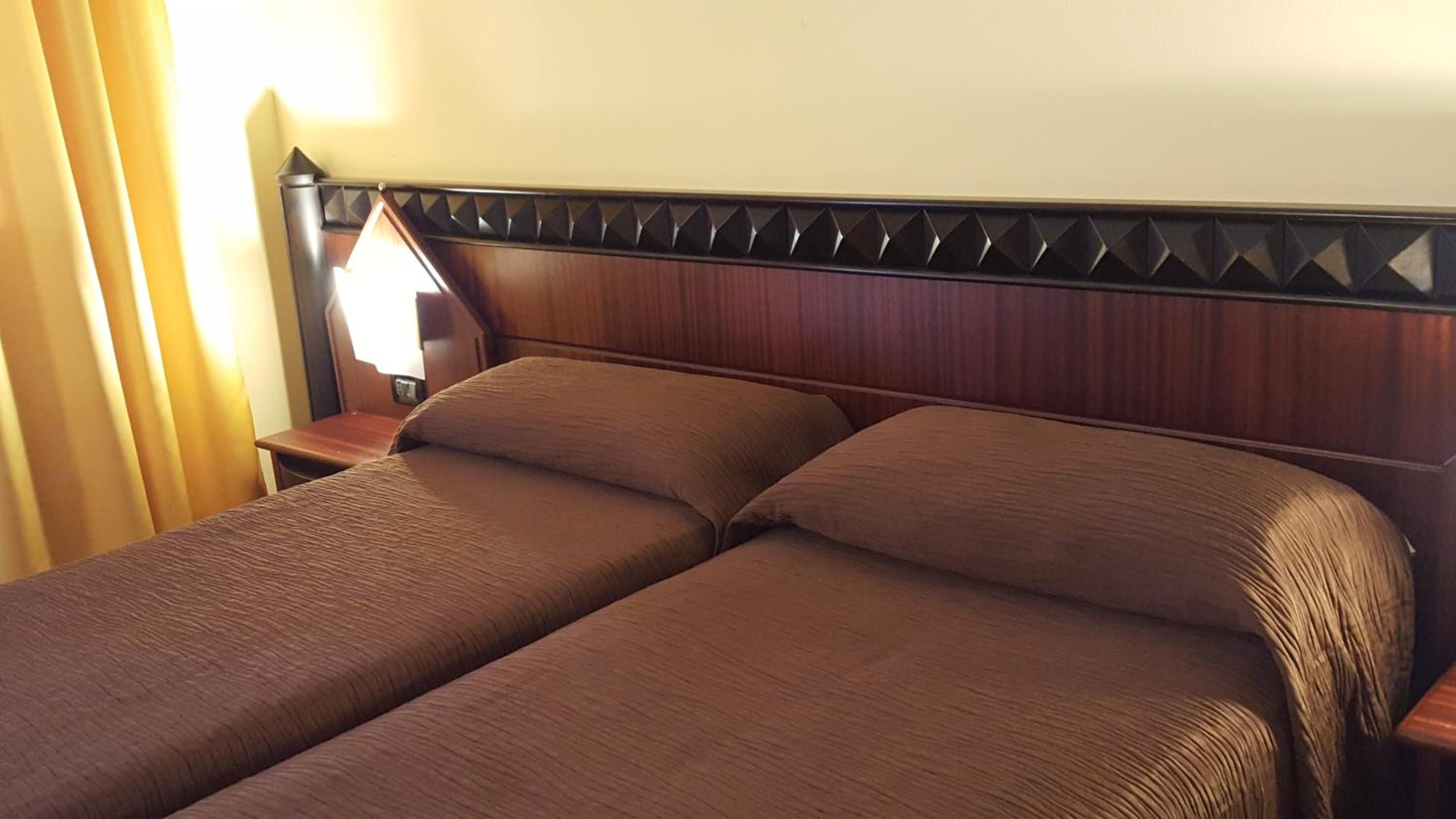 Twin Room - Photo 1