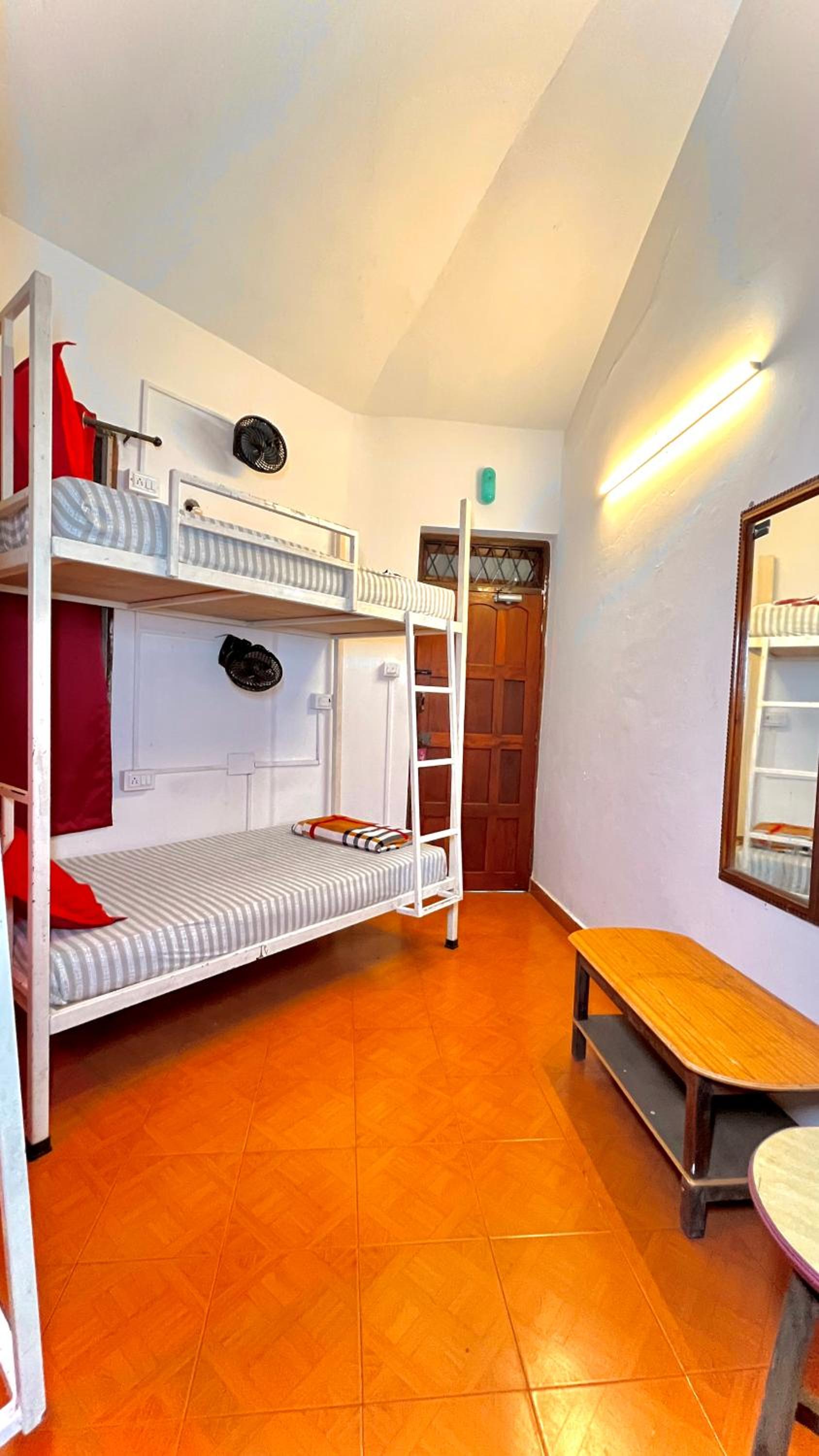 Bed in 6-Bed Mixed Dormitory Room photo 1