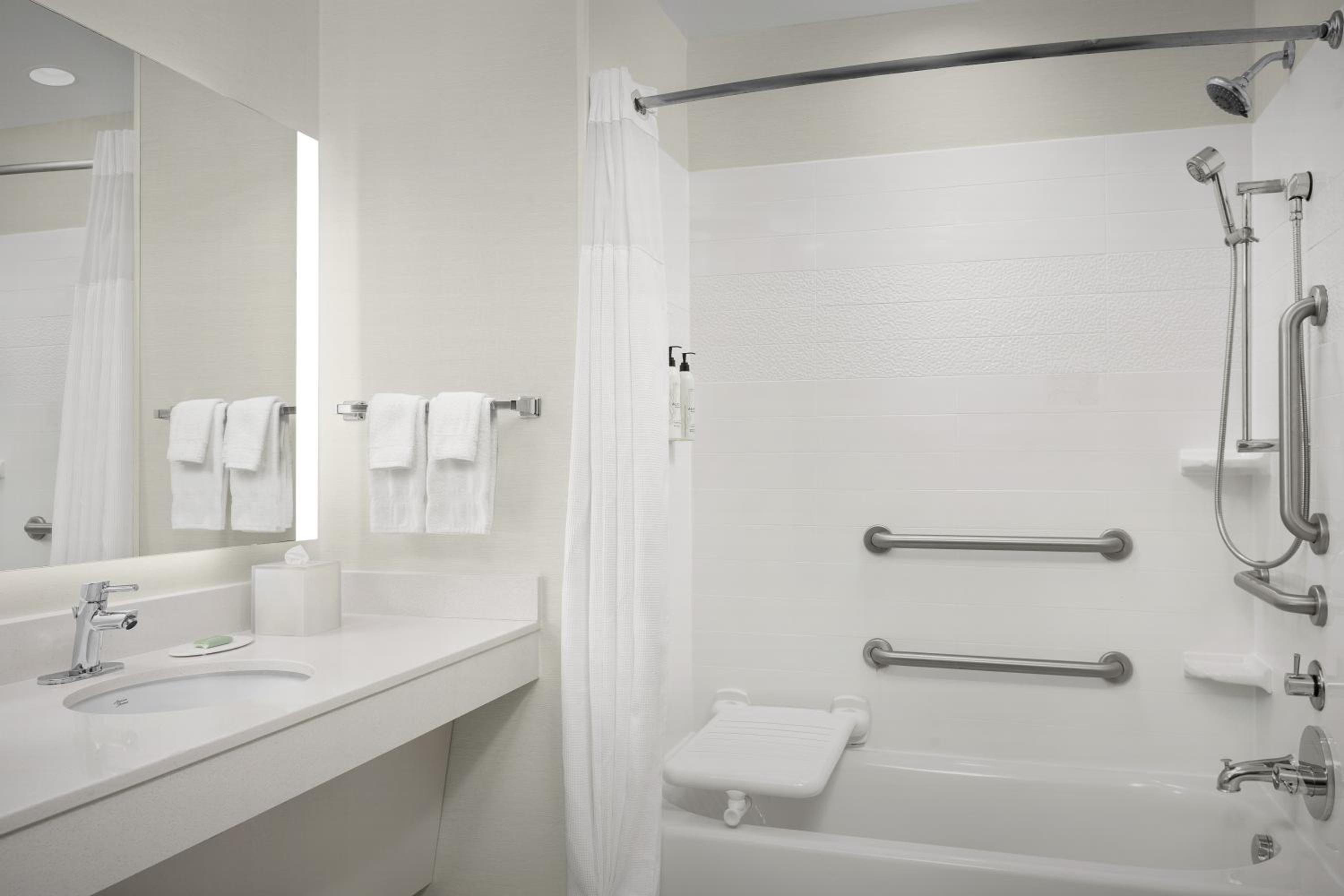 King Room with Adapted Tub - Mobility and Hearing Accessible