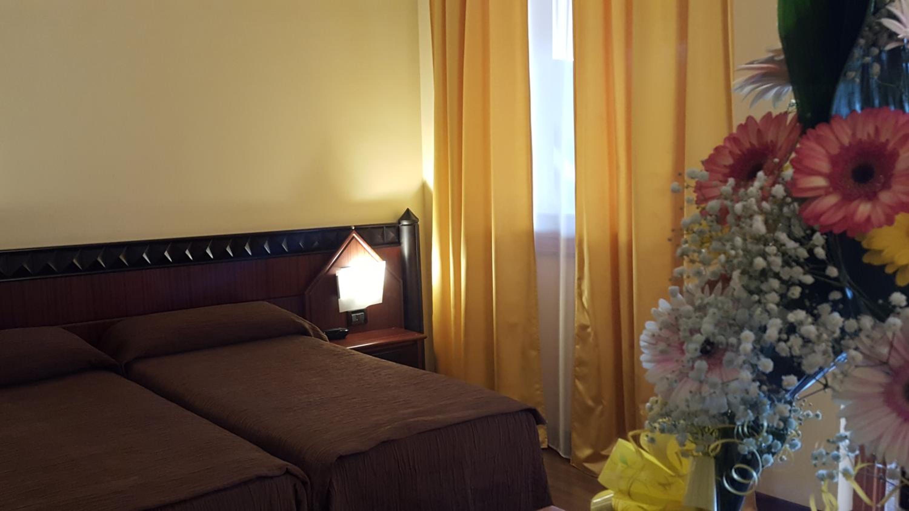 Twin Room - Photo 3