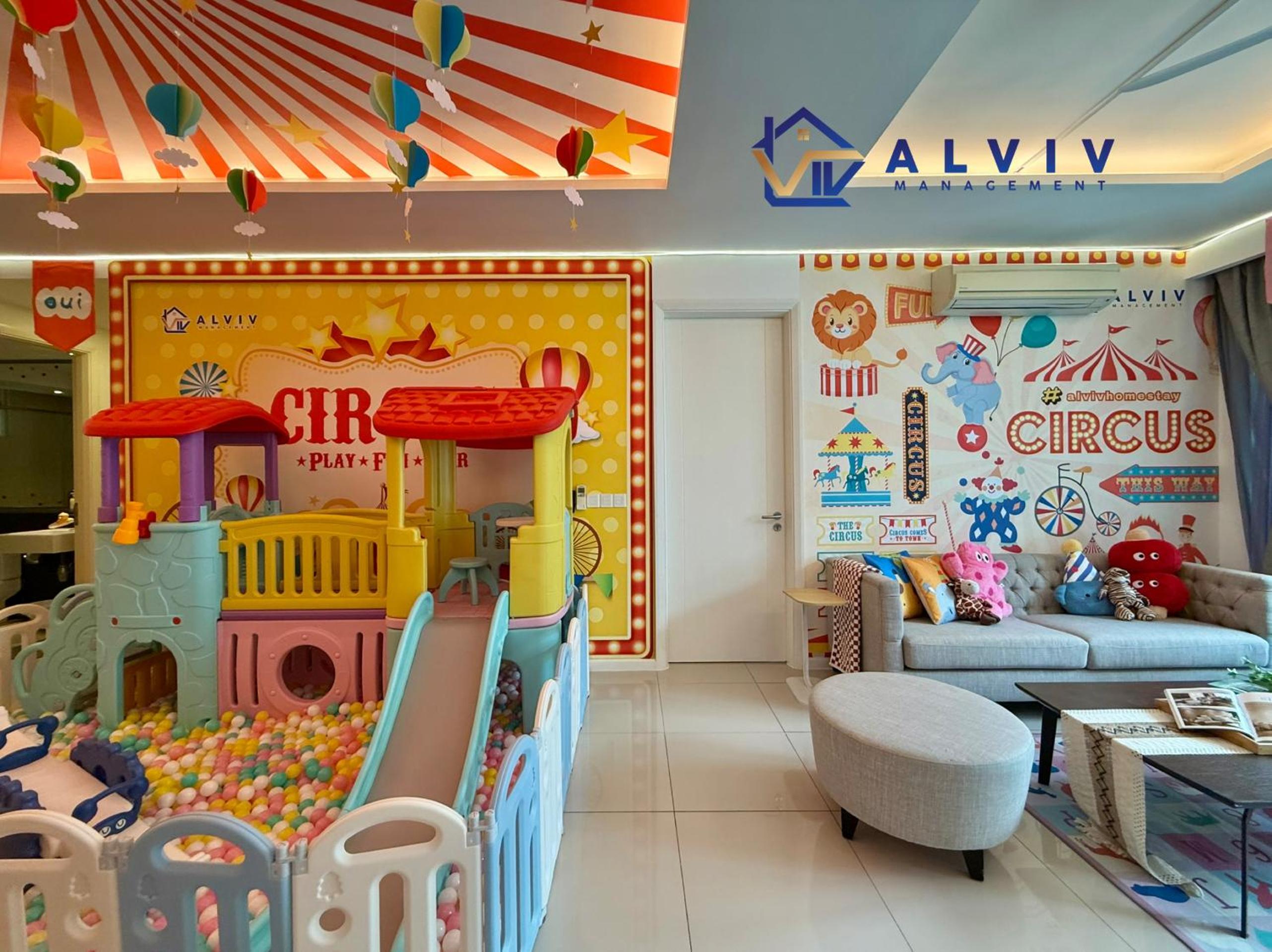 Cheerful Circus Theme Three-Bedroom Apartment with Kids Playground - Photo 3