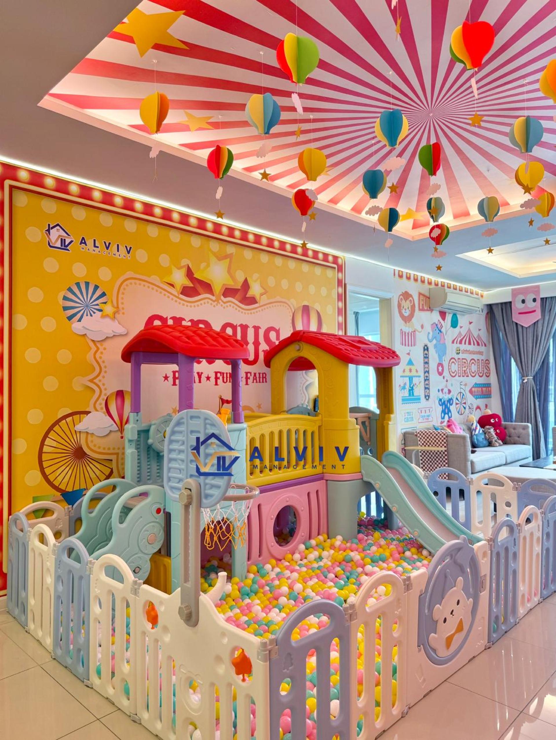 Cheerful Circus Theme Three-Bedroom Apartment with Kids Playground - Photo 5