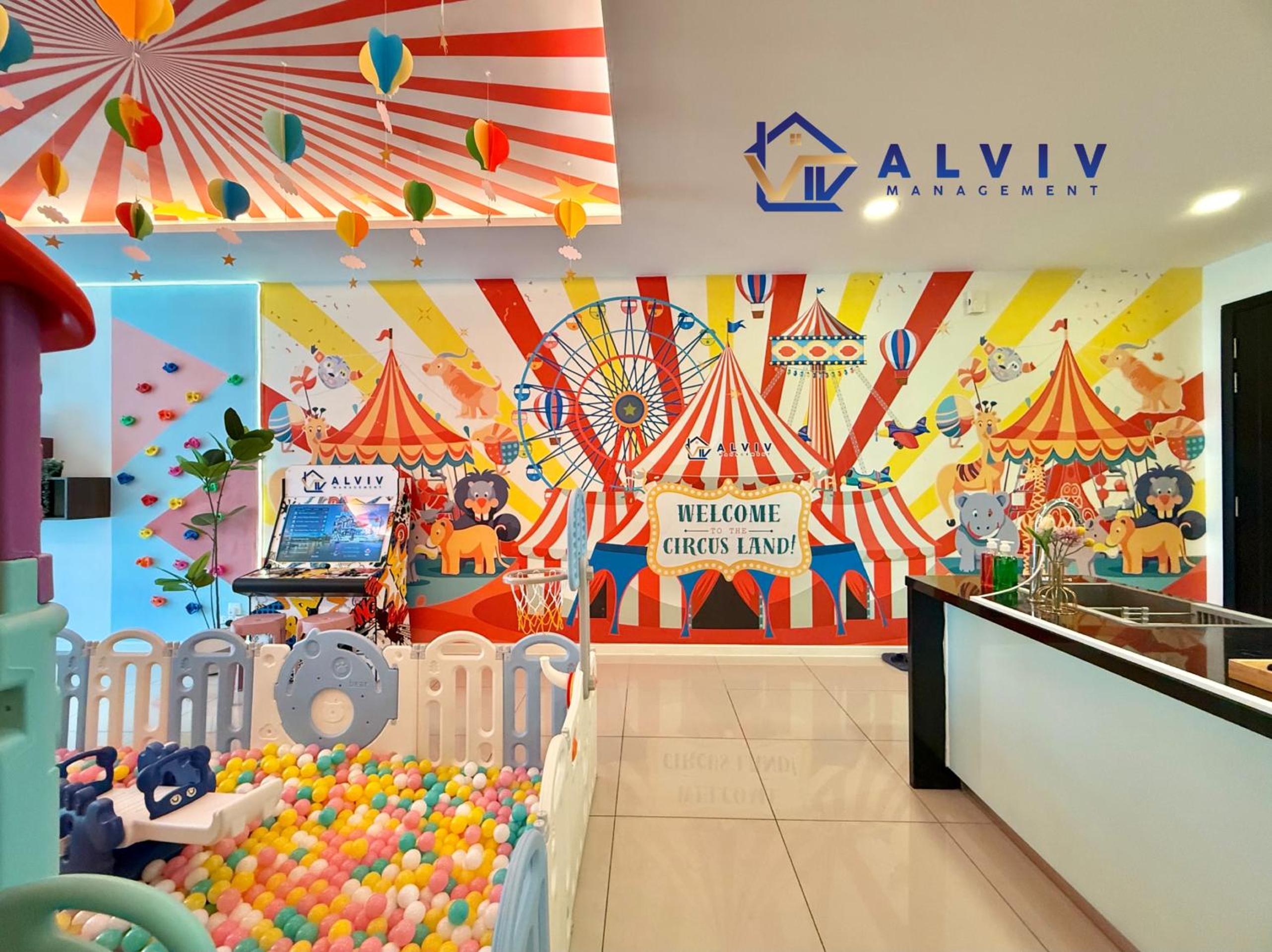 Cheerful Circus Theme Three-Bedroom Apartment with Kids Playground - Photo 1