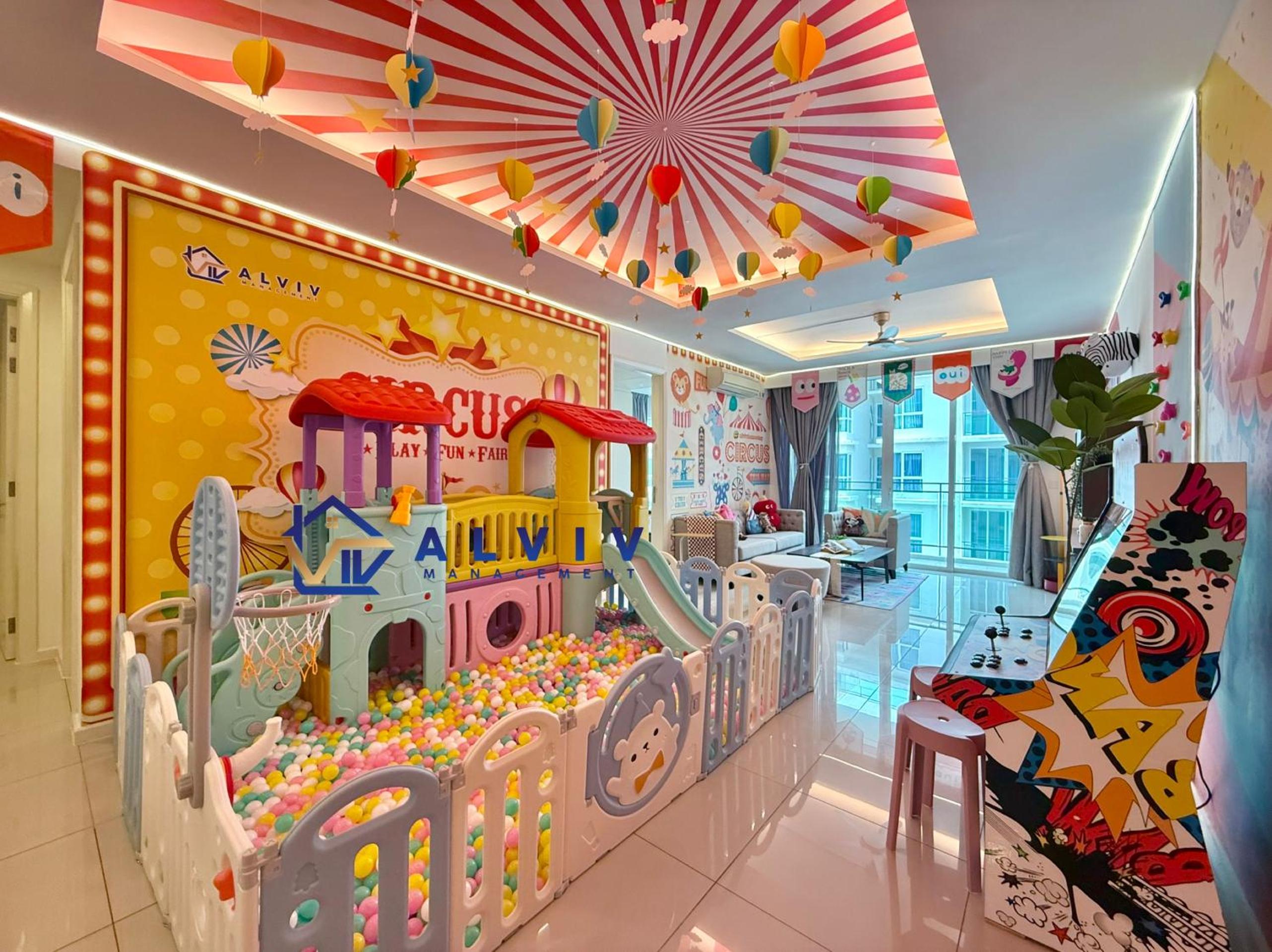 Cheerful Circus Theme Three-Bedroom Apartment with Kids Playground - Photo 4