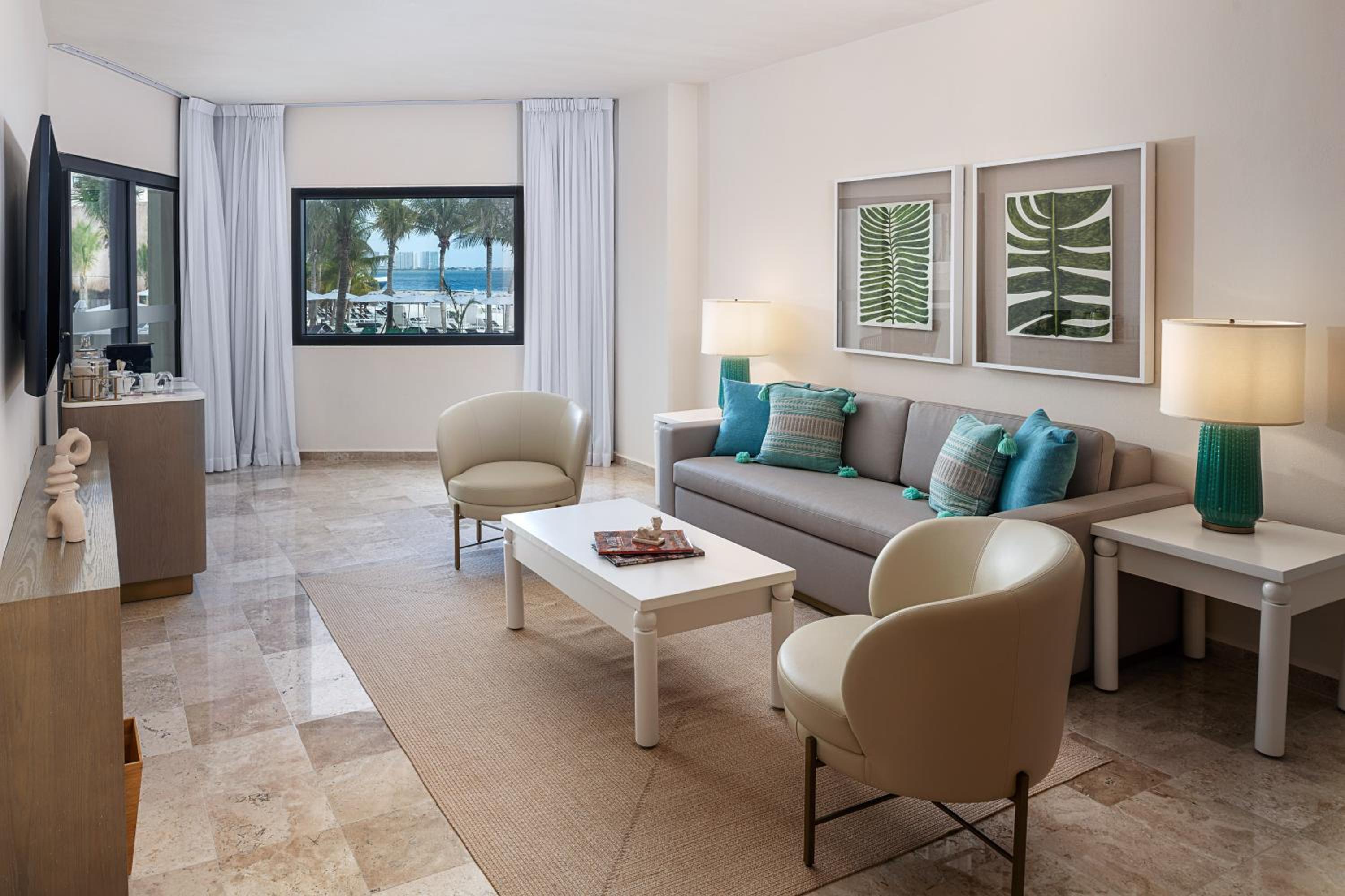 The Level Swim Up Suite With Balcony