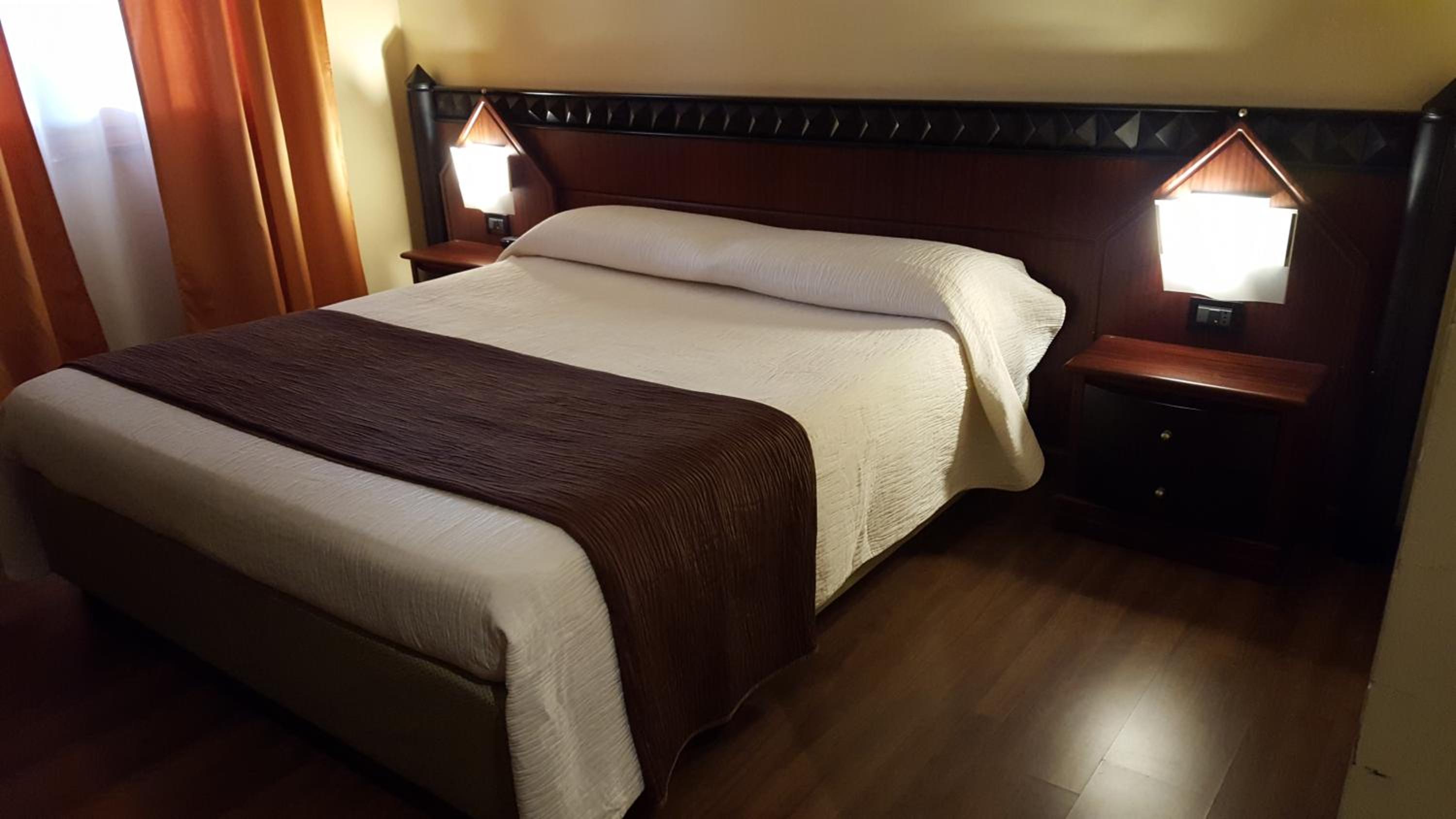 Double Room - Photo 7