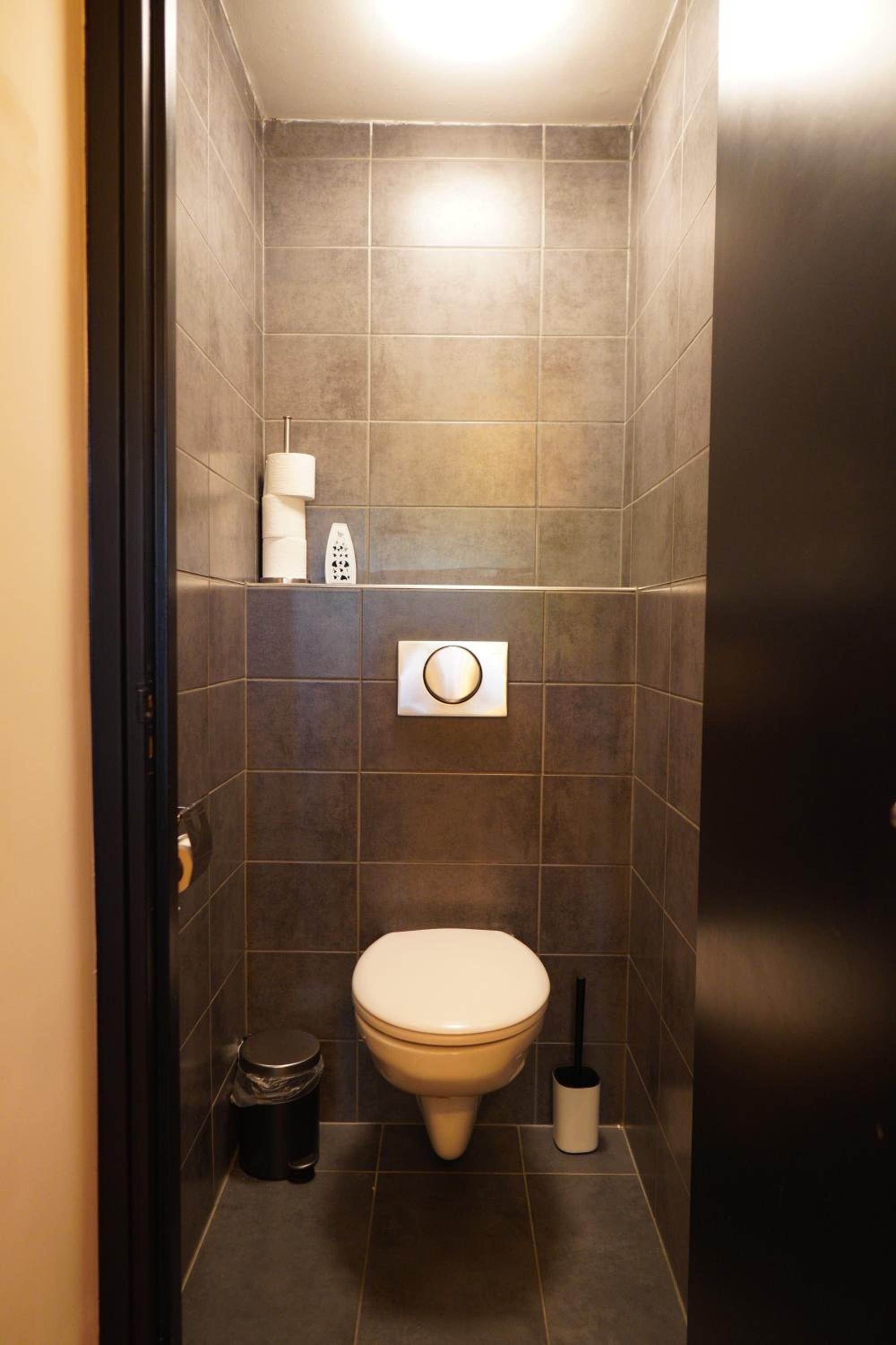Standard Twin Room thumbnail 6