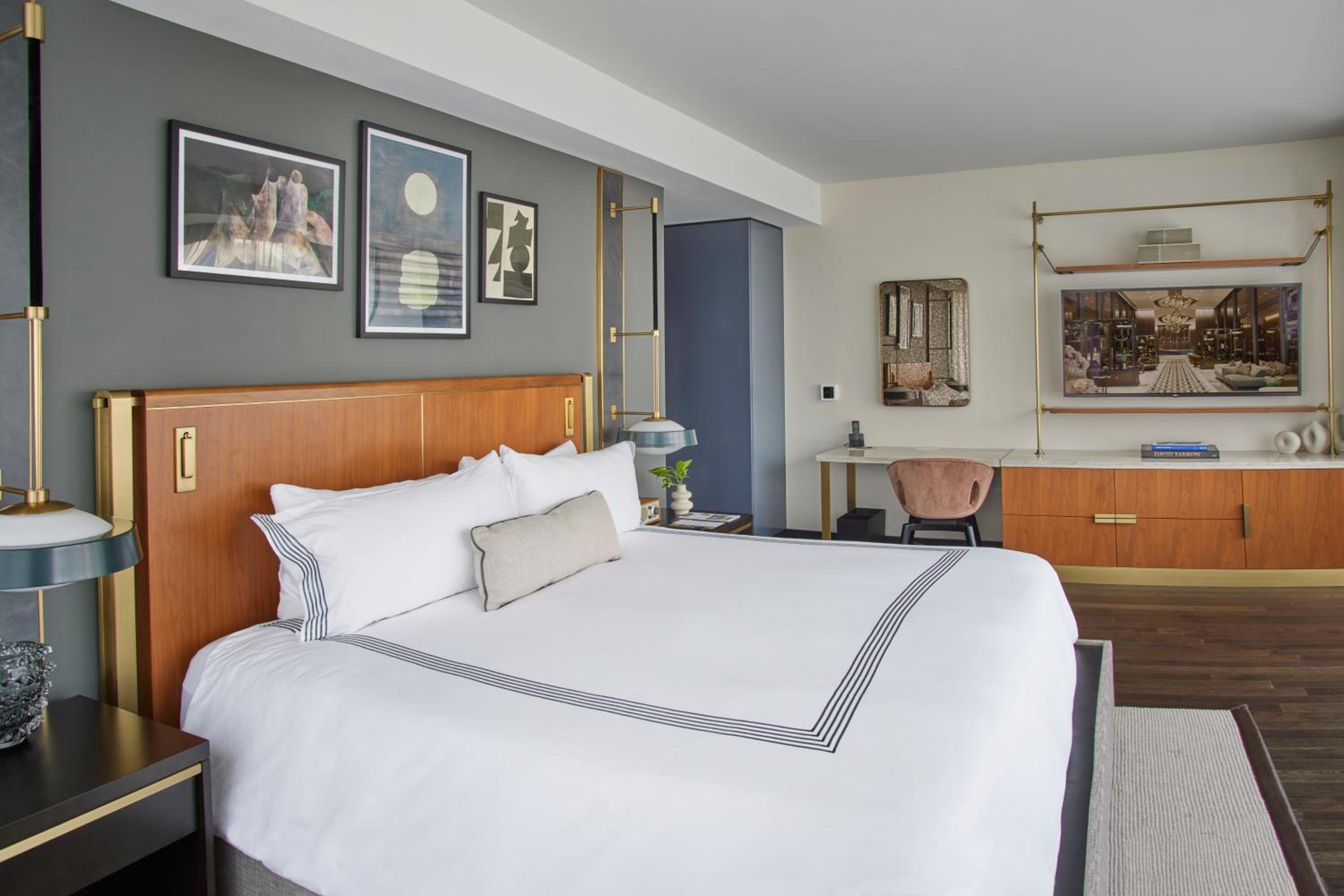 Corner King Room - Photo 3