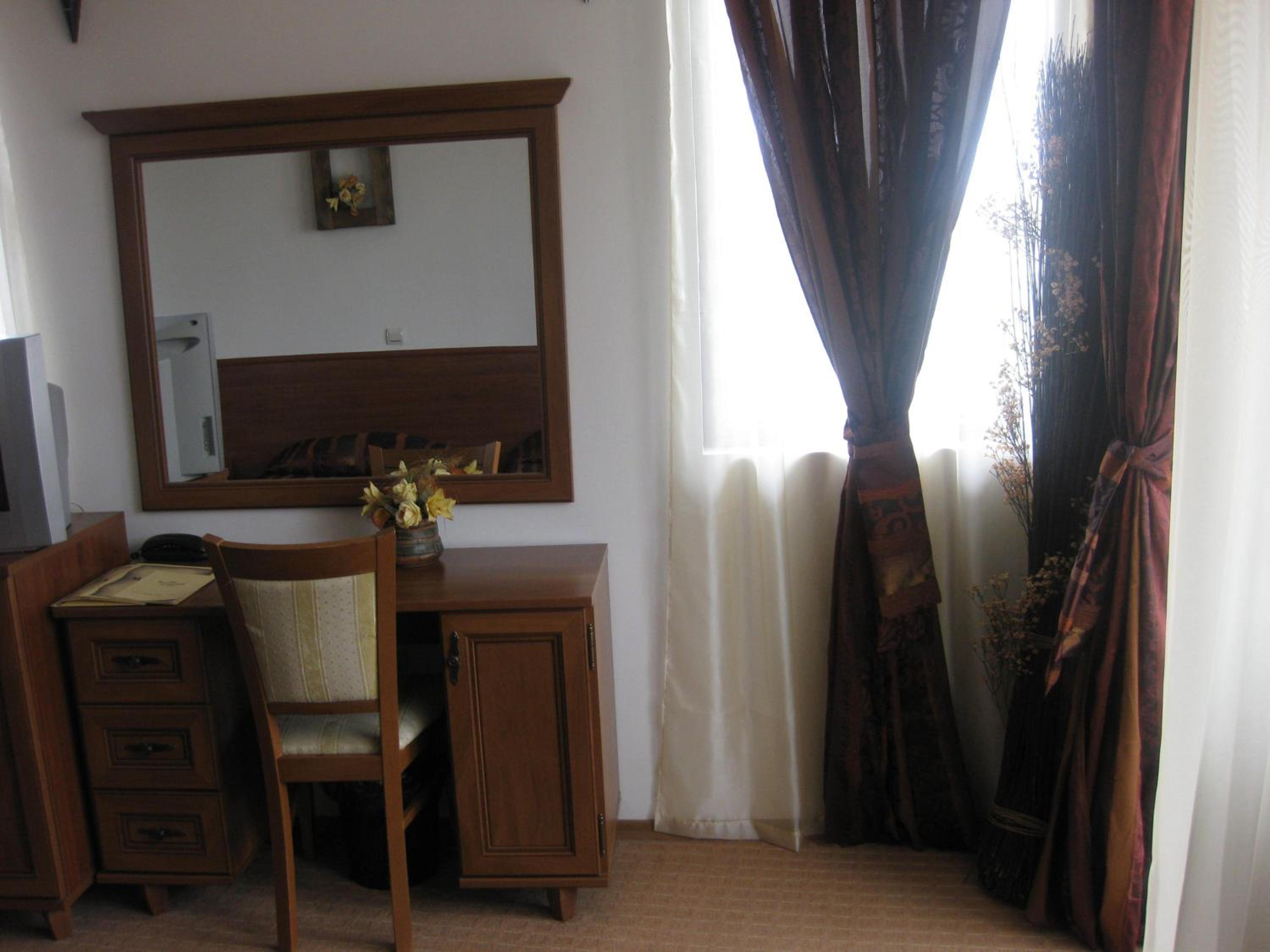 Double or Twin Room - Photo 5