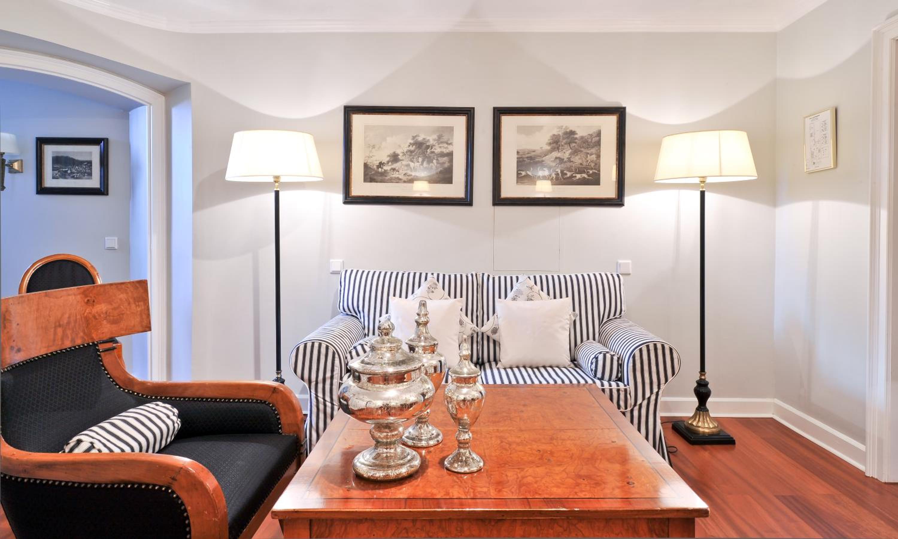 Deluxe King Suite