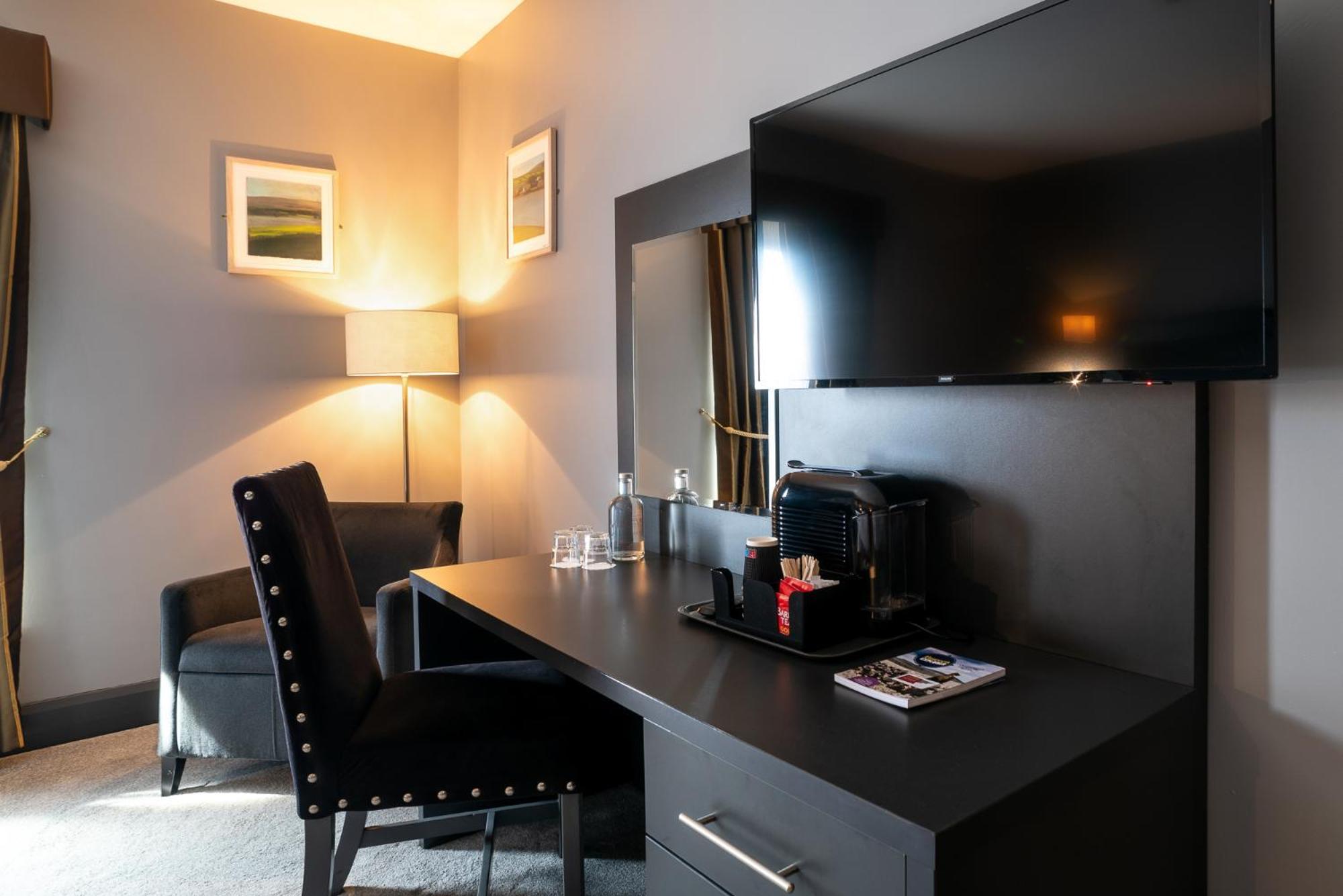 Deluxe Family Room photo 3