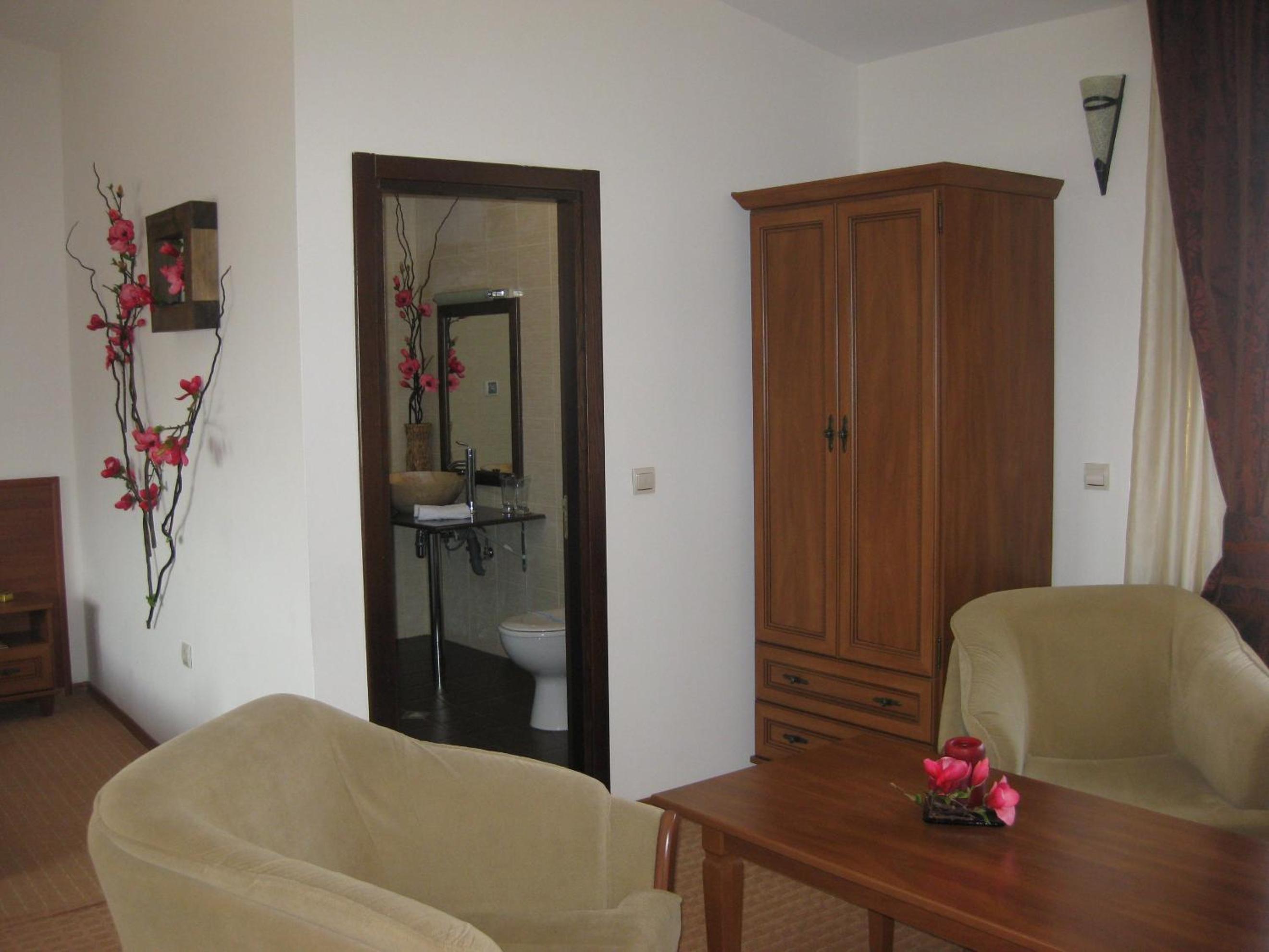 Family Suite (2 Adults + 2 Children) - Photo 4