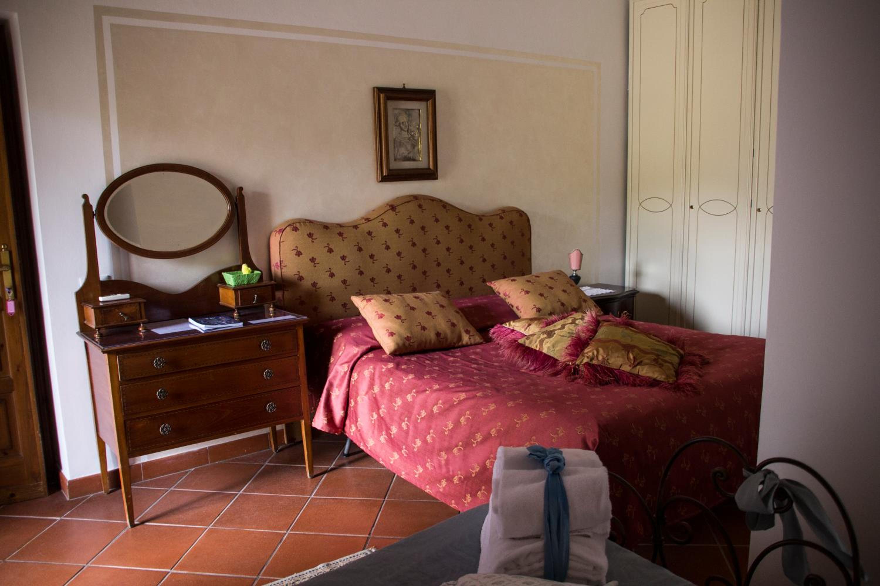 Basic Triple Room photo 1