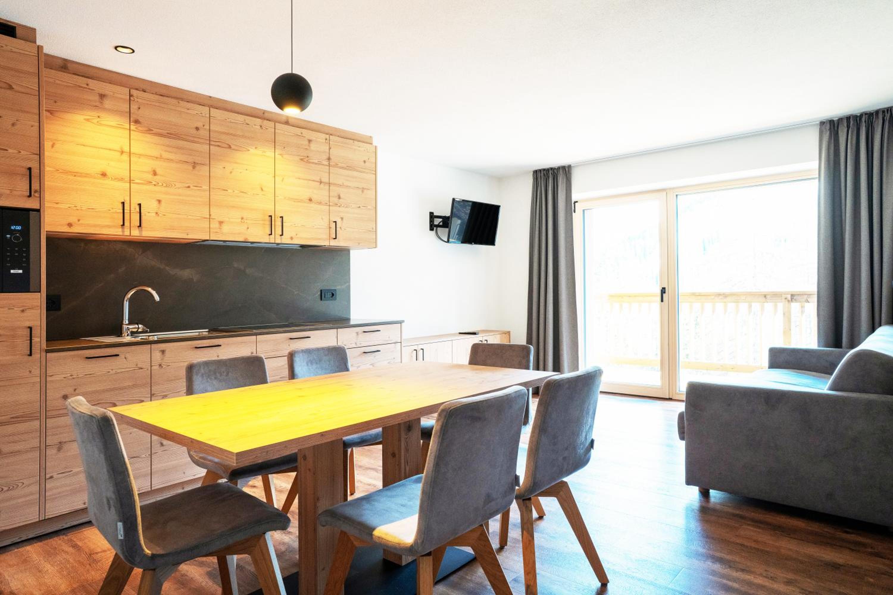 Two-Bedroom Apartment with Balcony photo 3