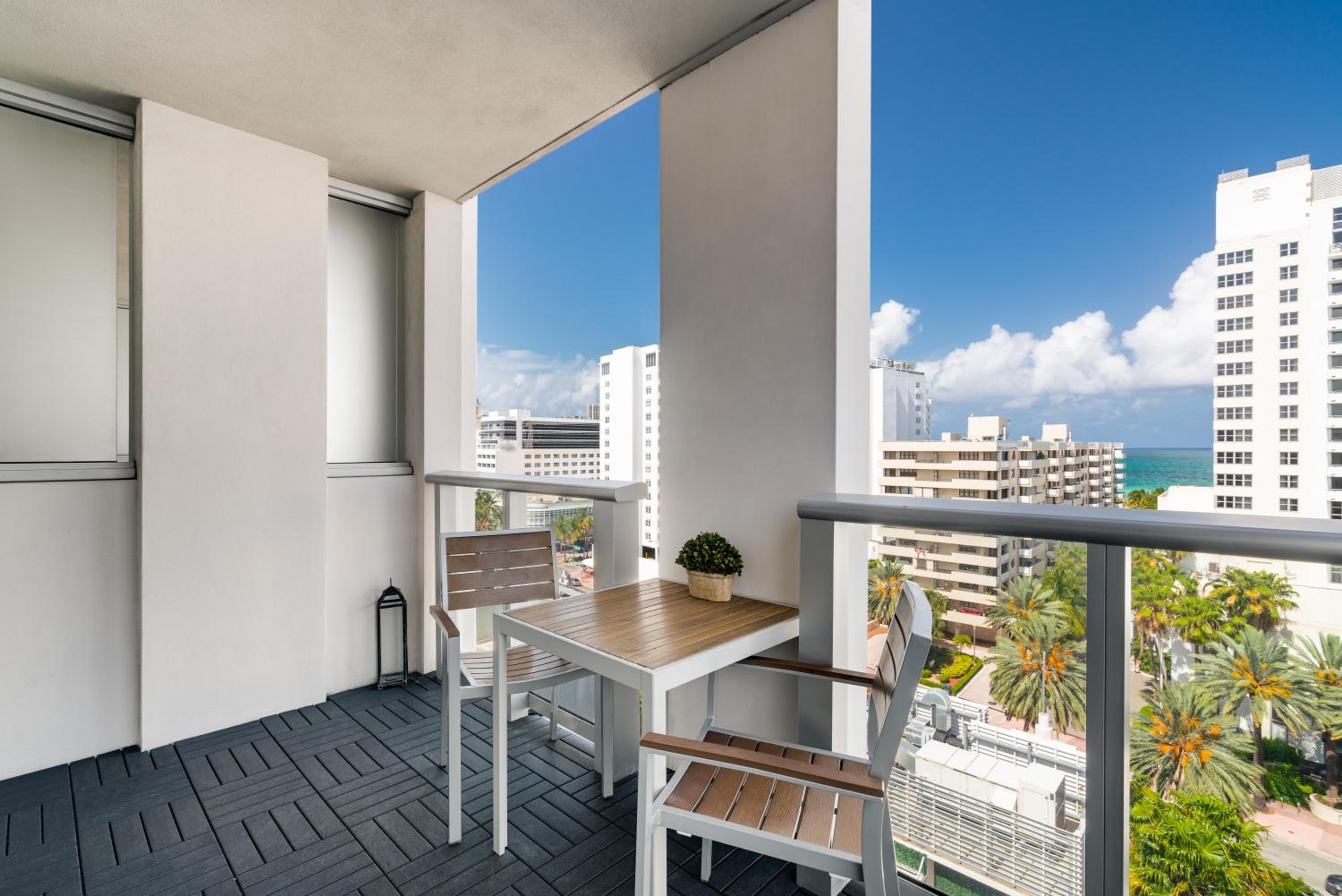 Side Ocean View with Balcony King Single Use