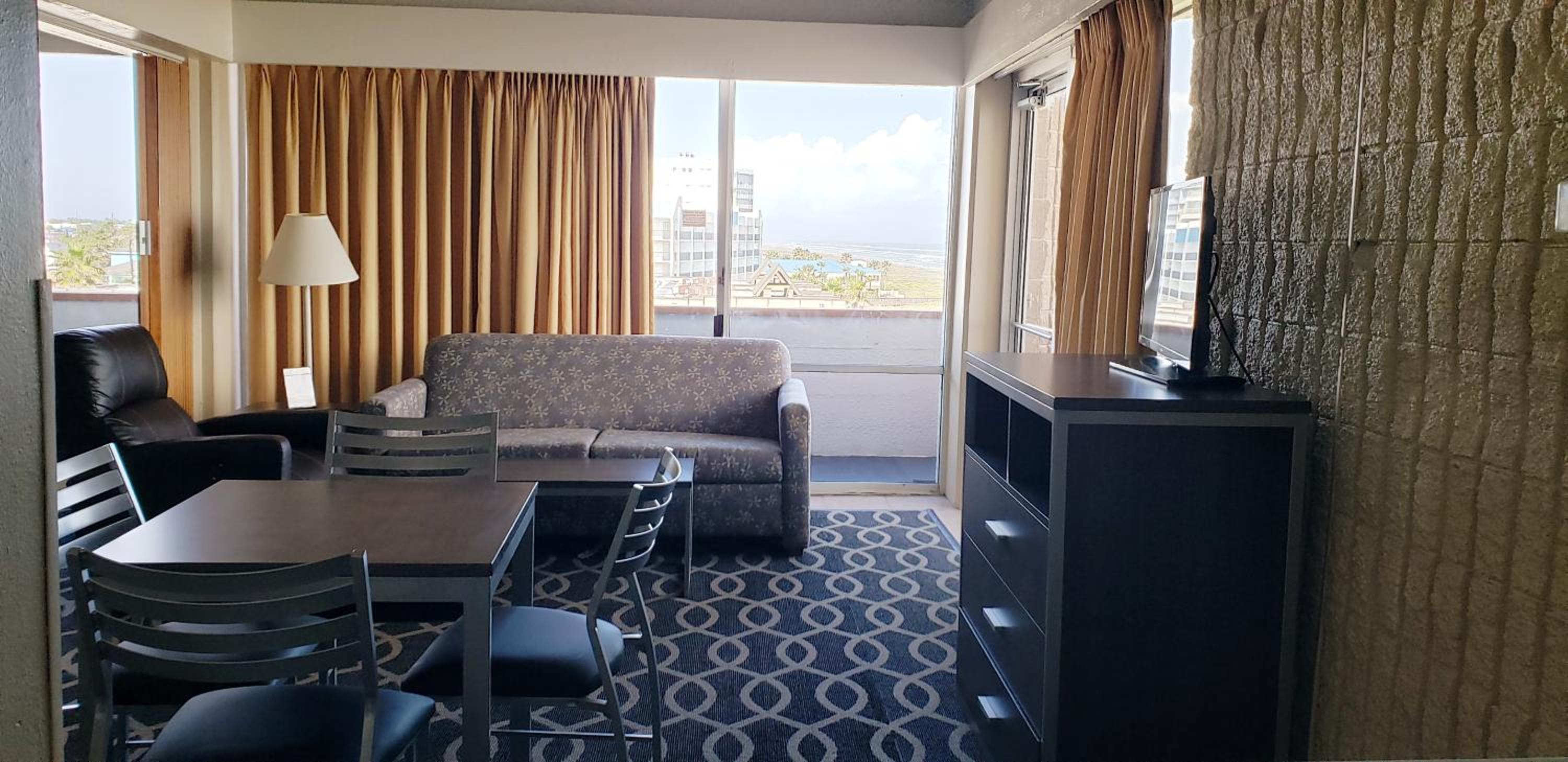 Two-Bedroom Suite - Photo 7