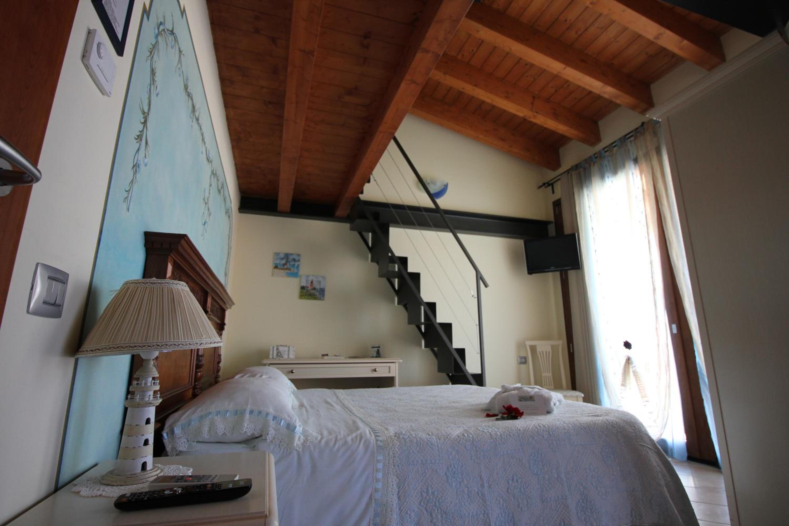 Quadruple Room - Photo 7