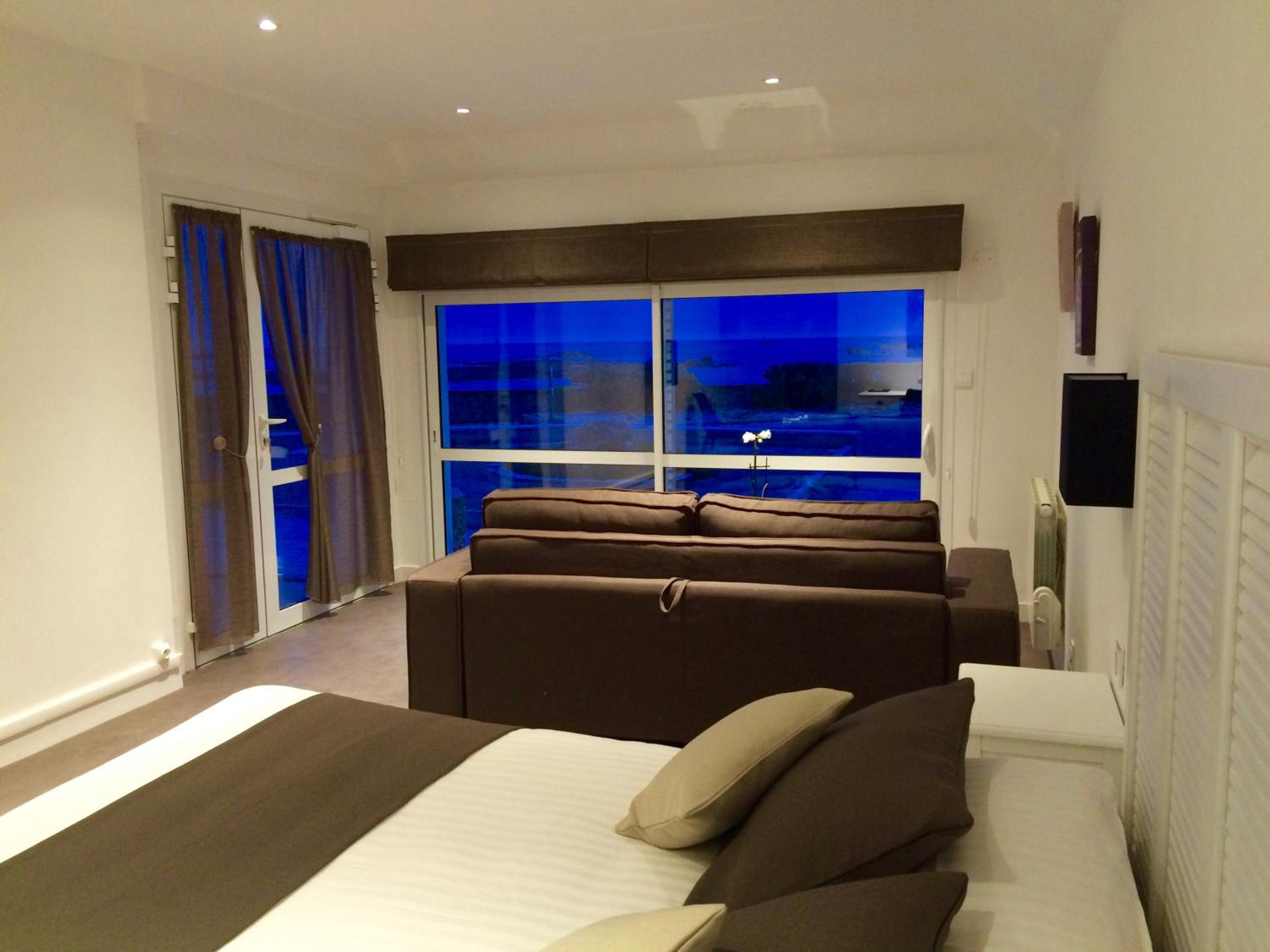 Superior Room with Sea View - Photo 2