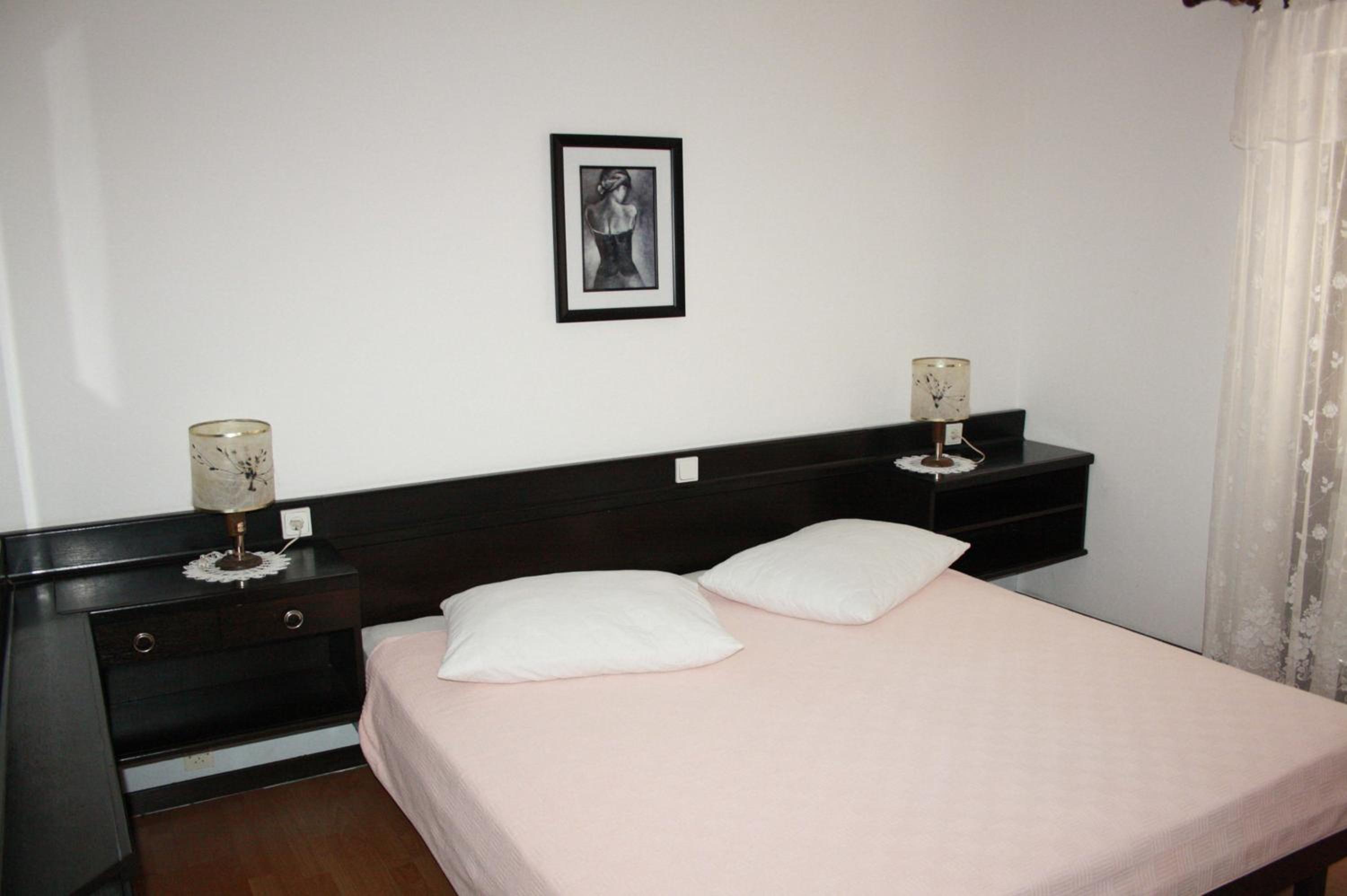 Deluxe Double Room with Balcony - Photo 10