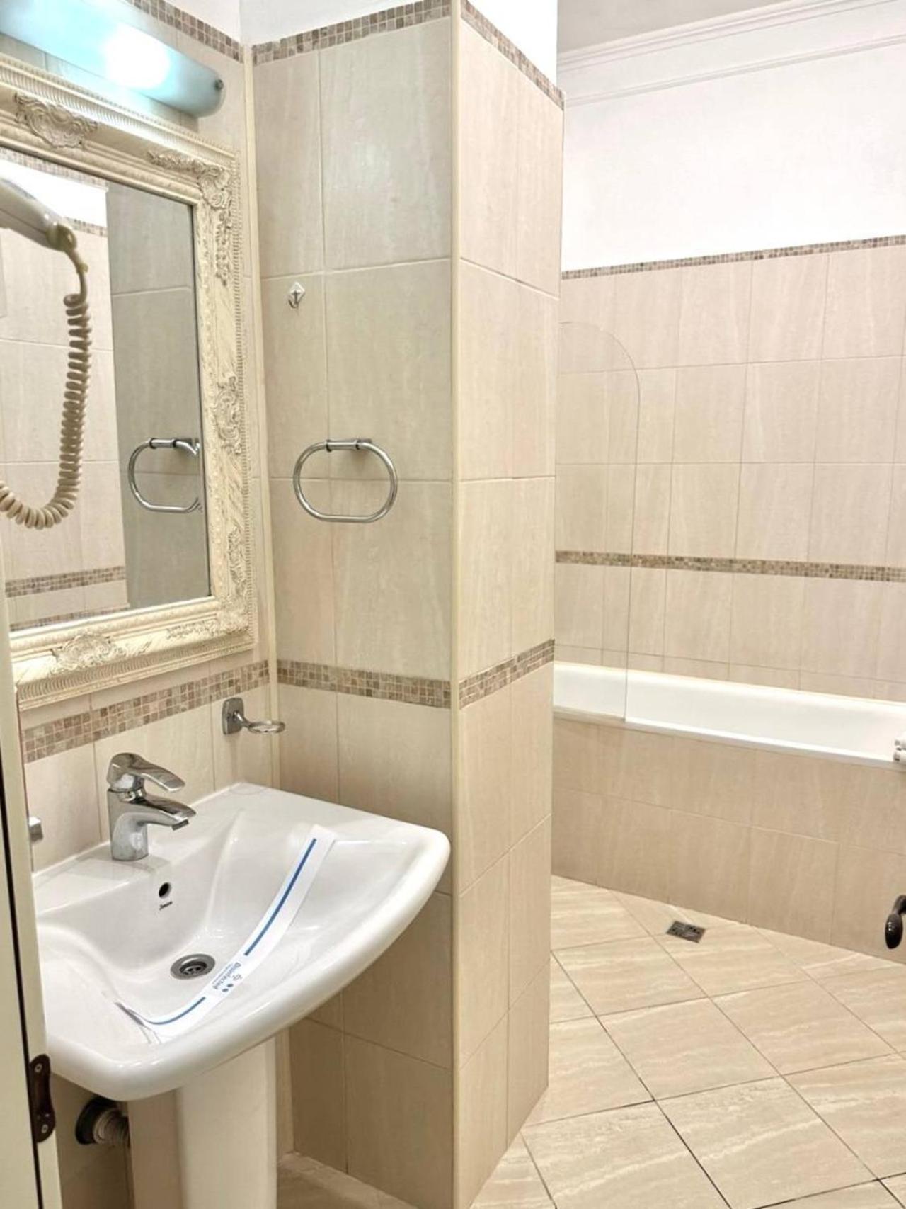 Suite with City View photo 3