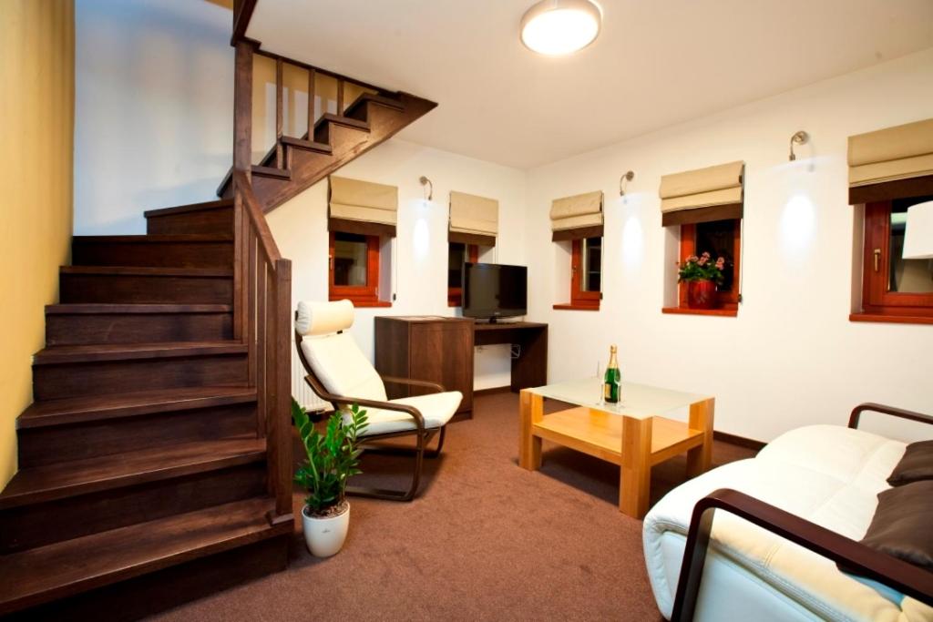 Suite - Photo 1