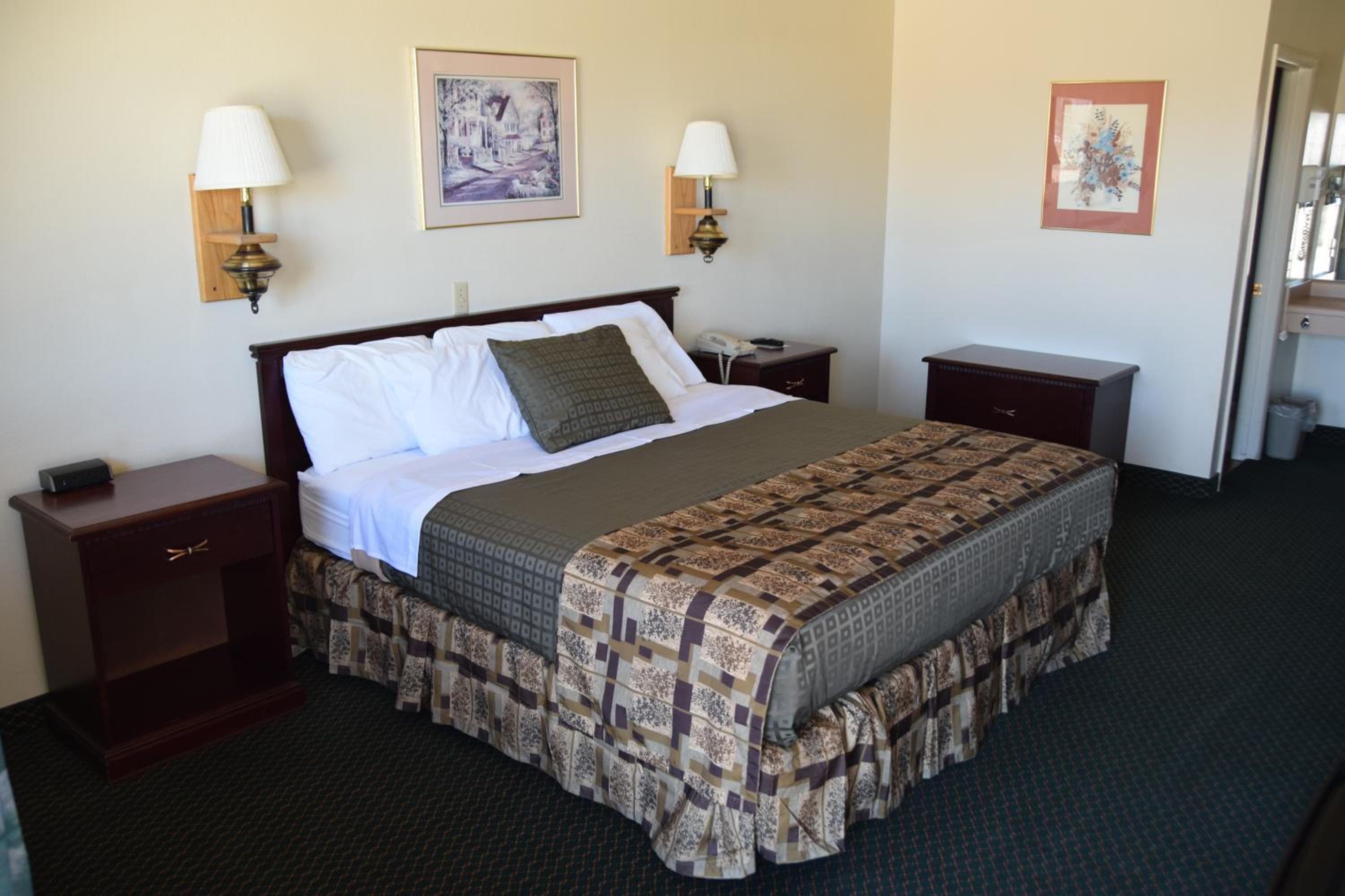 Queen Room - Photo 2