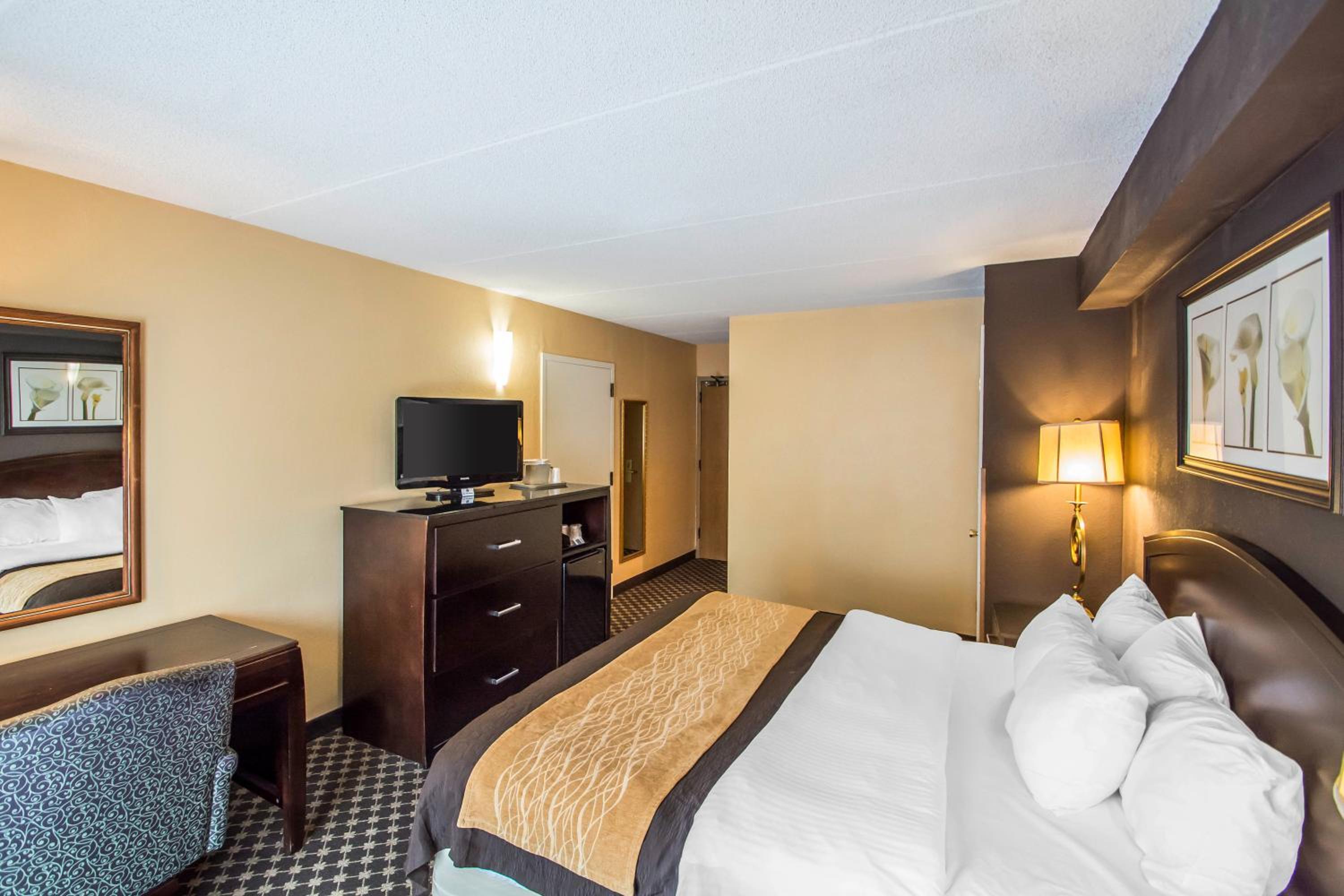 King Room - Non-Smoking - Photo 2